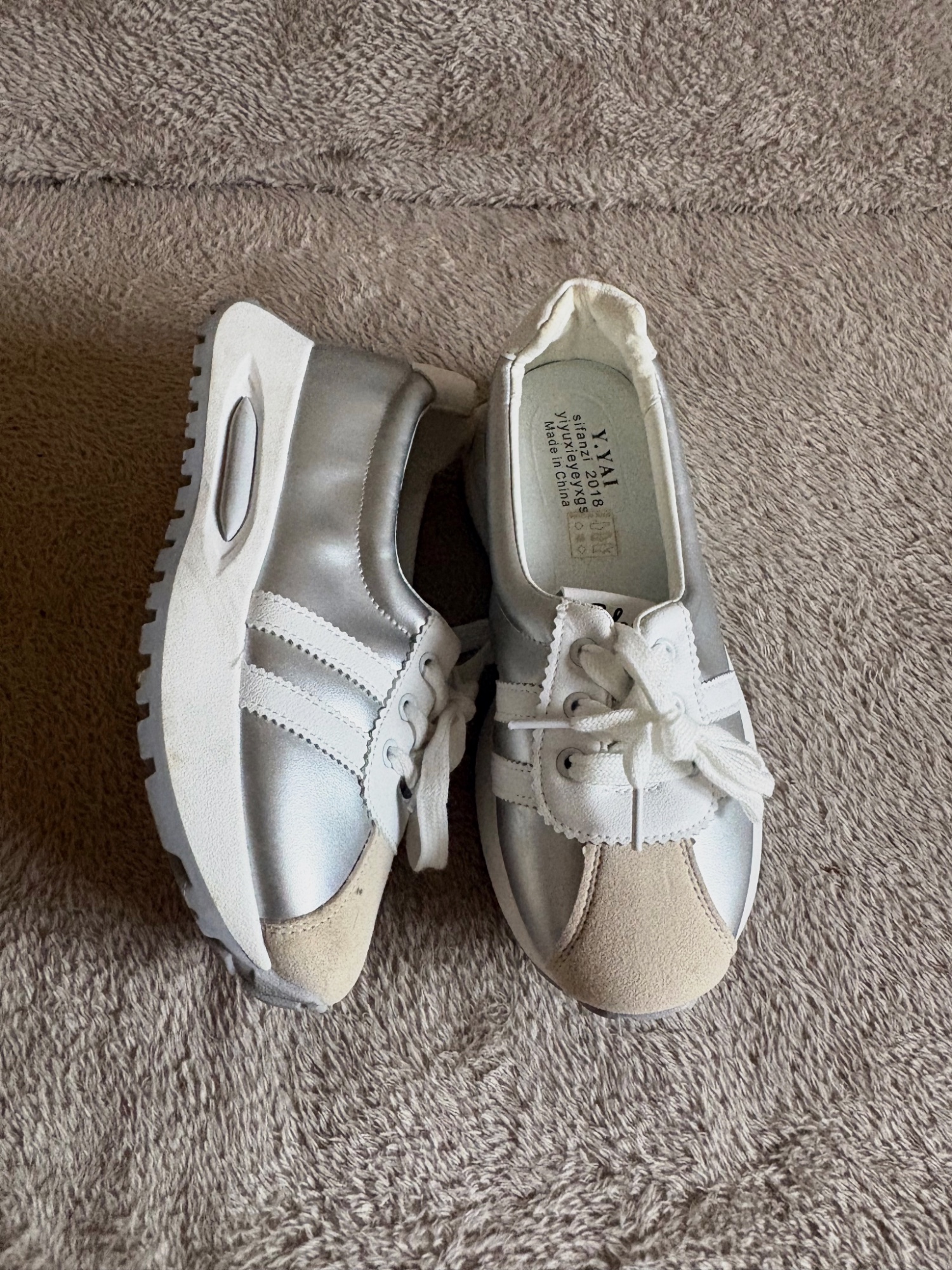 Basket femme Sifanzi grise et blanche taille 40