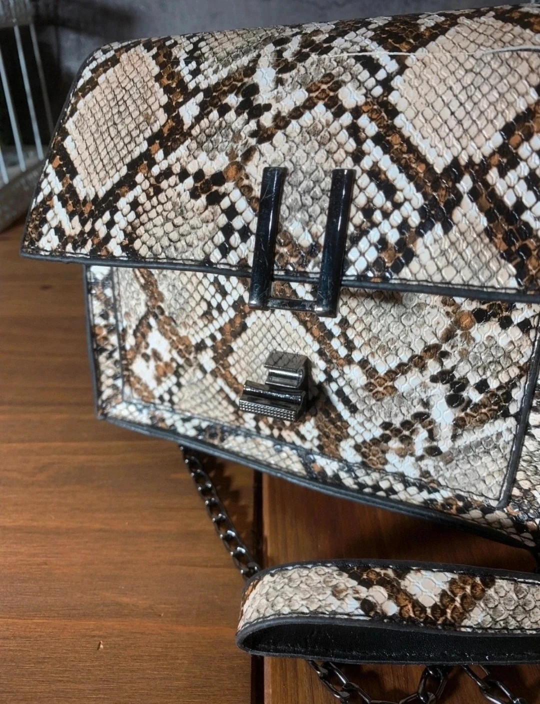 Bolso de hombro de piel de serpiente sintética | Faux Snake Skin Shoulder Bag – Vintage Dressing 4