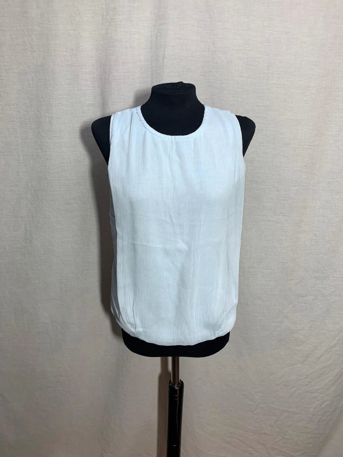 Blusa sin mangas azul claro de punto fino | Light blue sleeveless blouse | Zara Knit