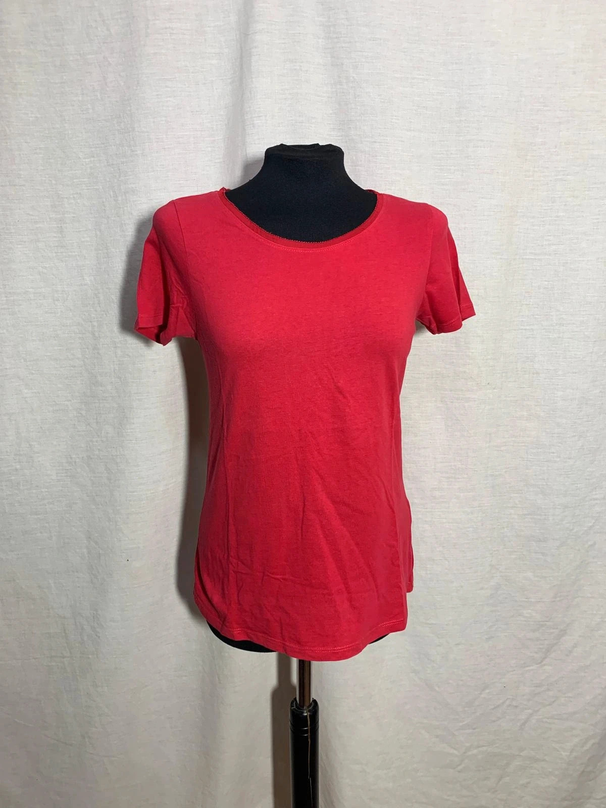 Camiseta roja básica | Red short sleeve t-shirt | Sfera Basic
