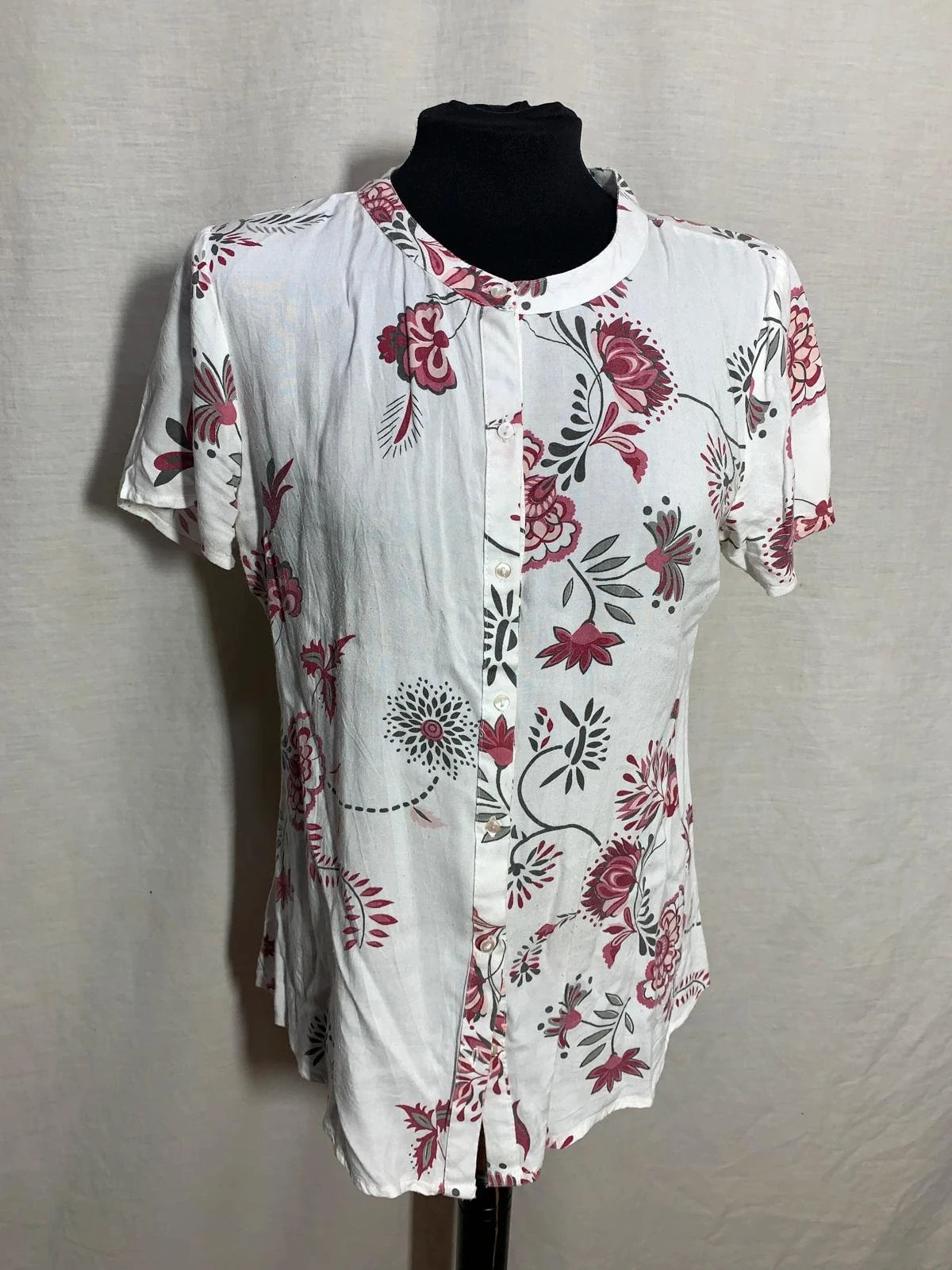 Blusa blanca con estampado floral burdeos | White floral short sleeve blouse | Amichi – Amichi – taille M / 38 / 10 4