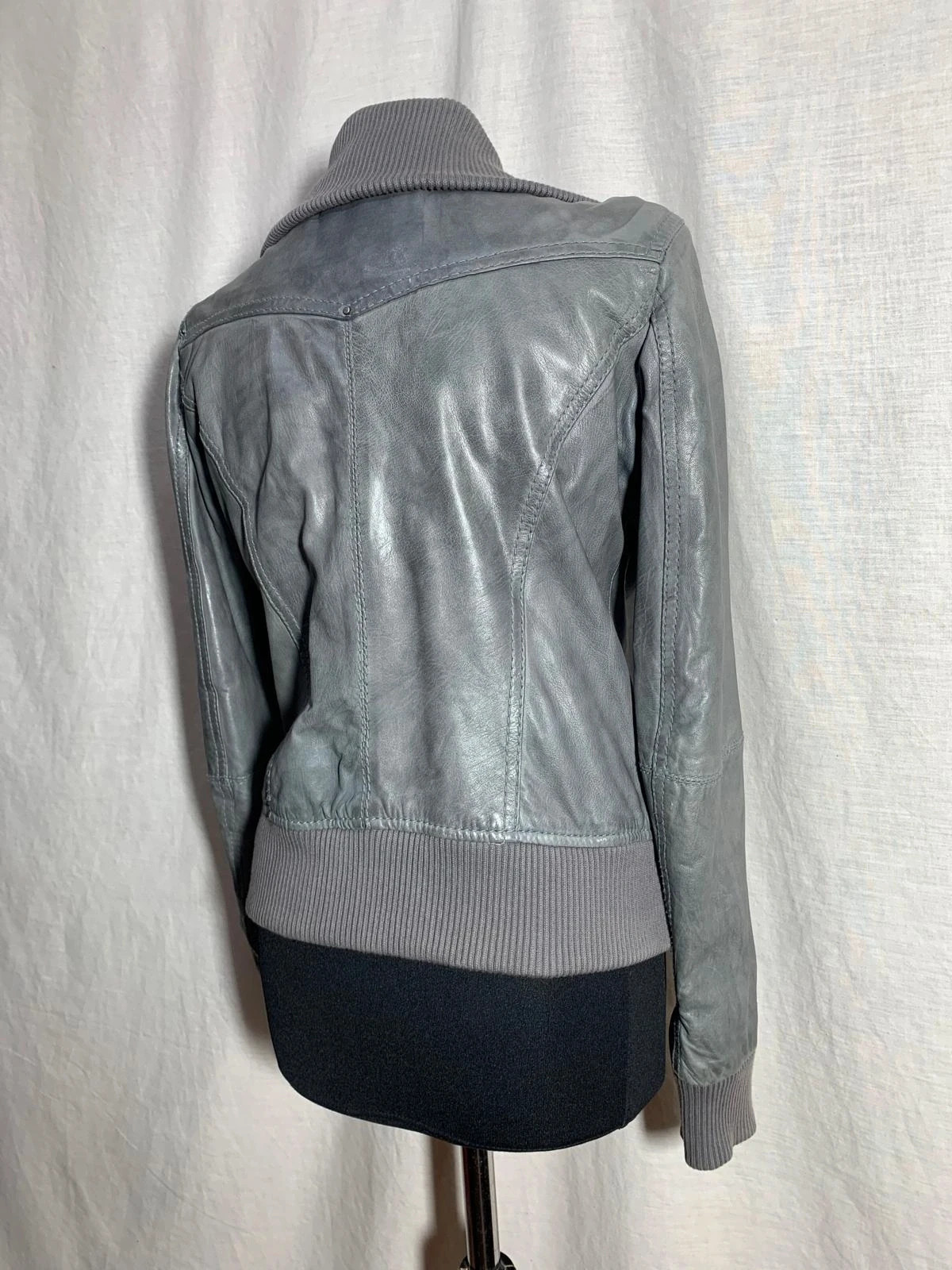 Chaqueta biker Y2K de cuero gris con cuello alto | Y2K grey leather bomber jacket | Bershka – Bershka – taille L / 40 / 12 3