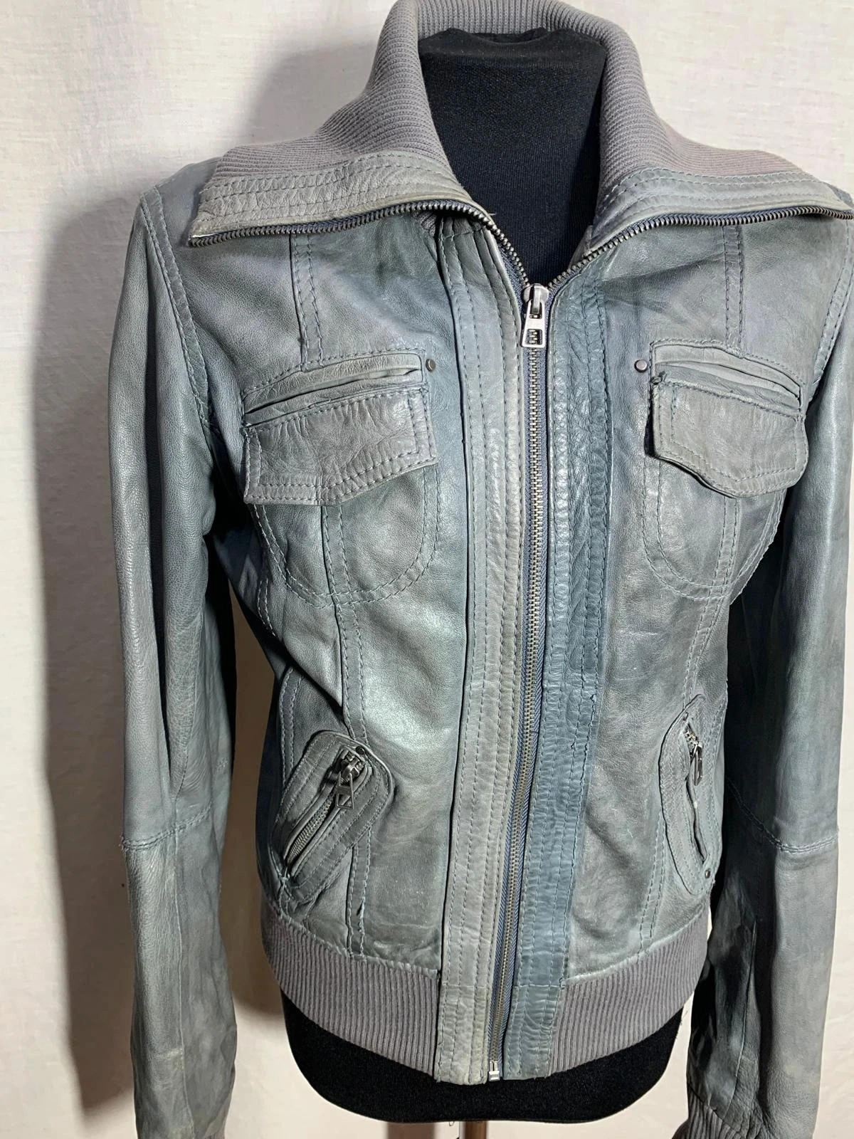 Chaqueta biker Y2K de cuero gris con cuello alto | Y2K grey leather bomber jacket | Bershka – Bershka – taille L / 40 / 12 4
