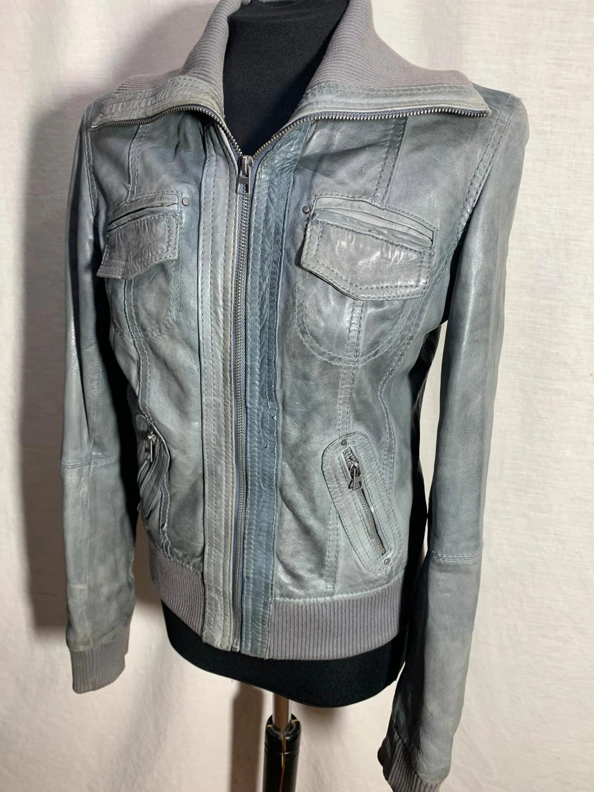 Chaqueta biker Y2K de cuero gris con cuello alto | Y2K grey leather bomber jacket | Bershka – Bershka – taille L / 40 / 12 5