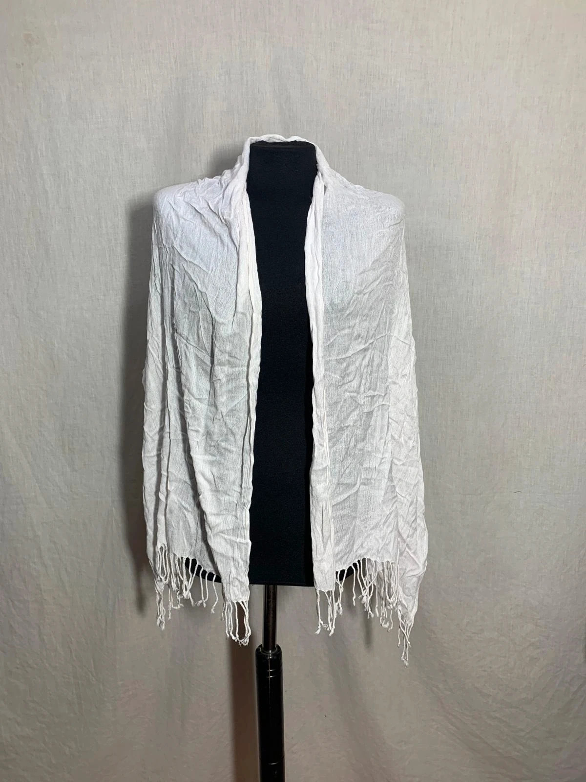 Pashmina / Chal fino blanco con flecos | White pashmina shawl