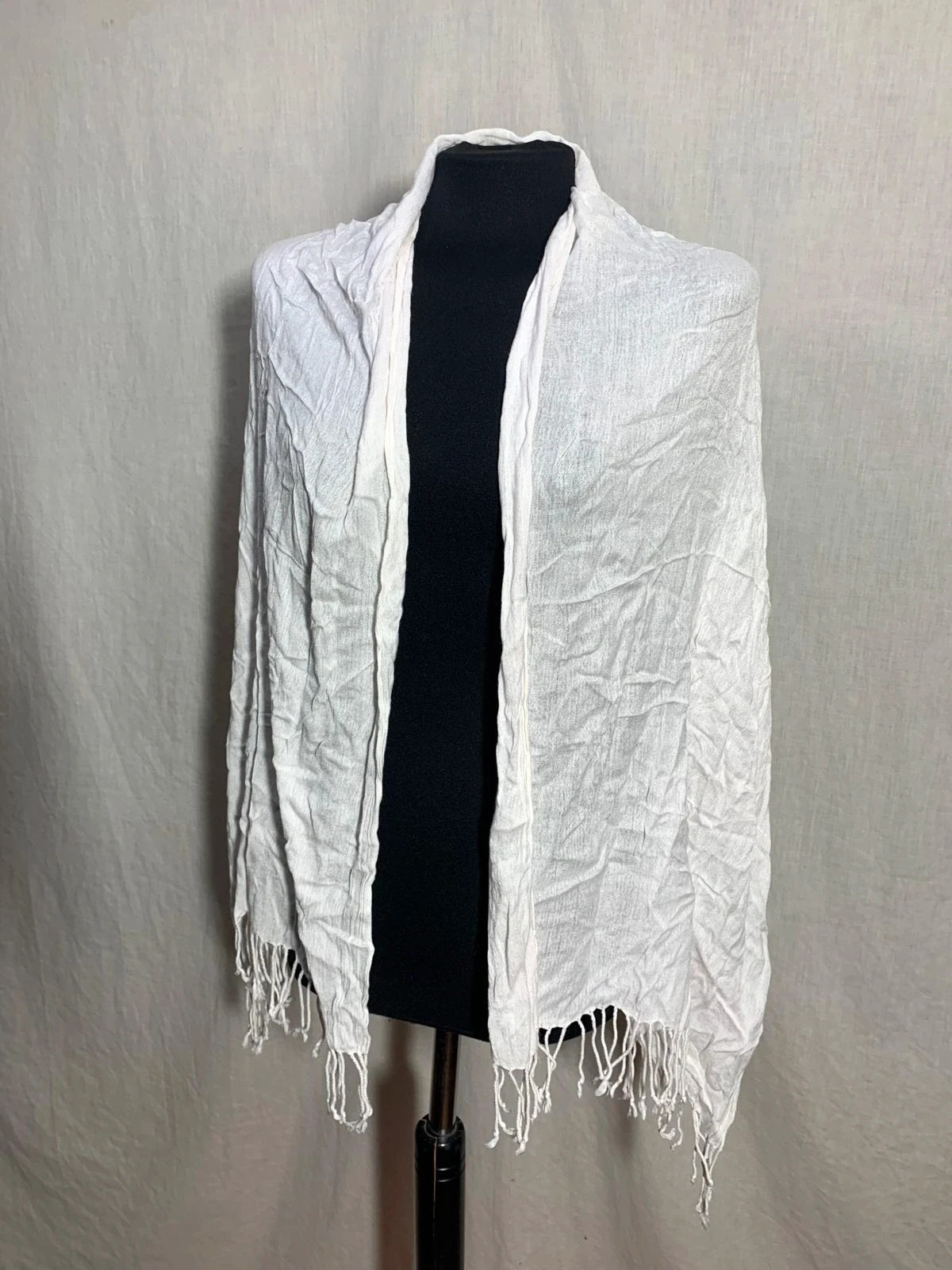 Pashmina / Chal fino blanco con flecos | White pashmina shawl – Accessorize 3
