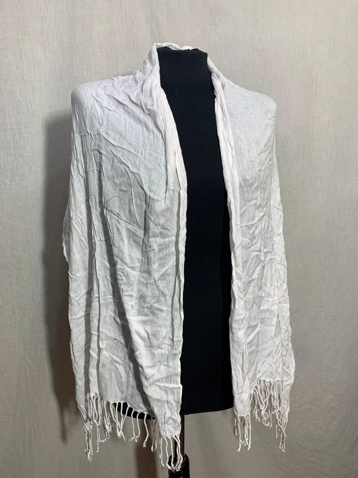 Pashmina / Chal fino blanco con flecos | White pashmina shawl – Accessorize 4