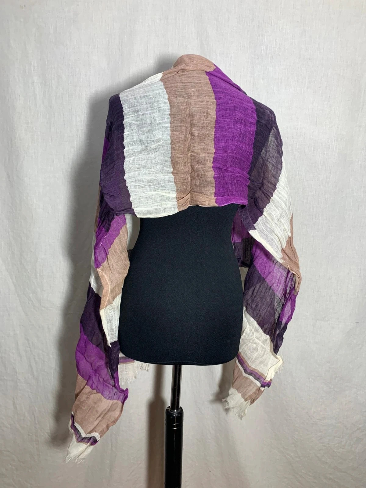 Pañuelo / Fular 100% lino a rayas moradas | 100% linen striped scarf 2