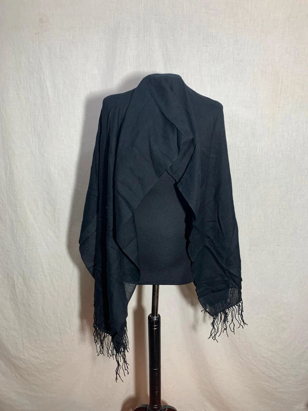 Pashmina / Chal fino negro con flecos | Black pashmina shawl