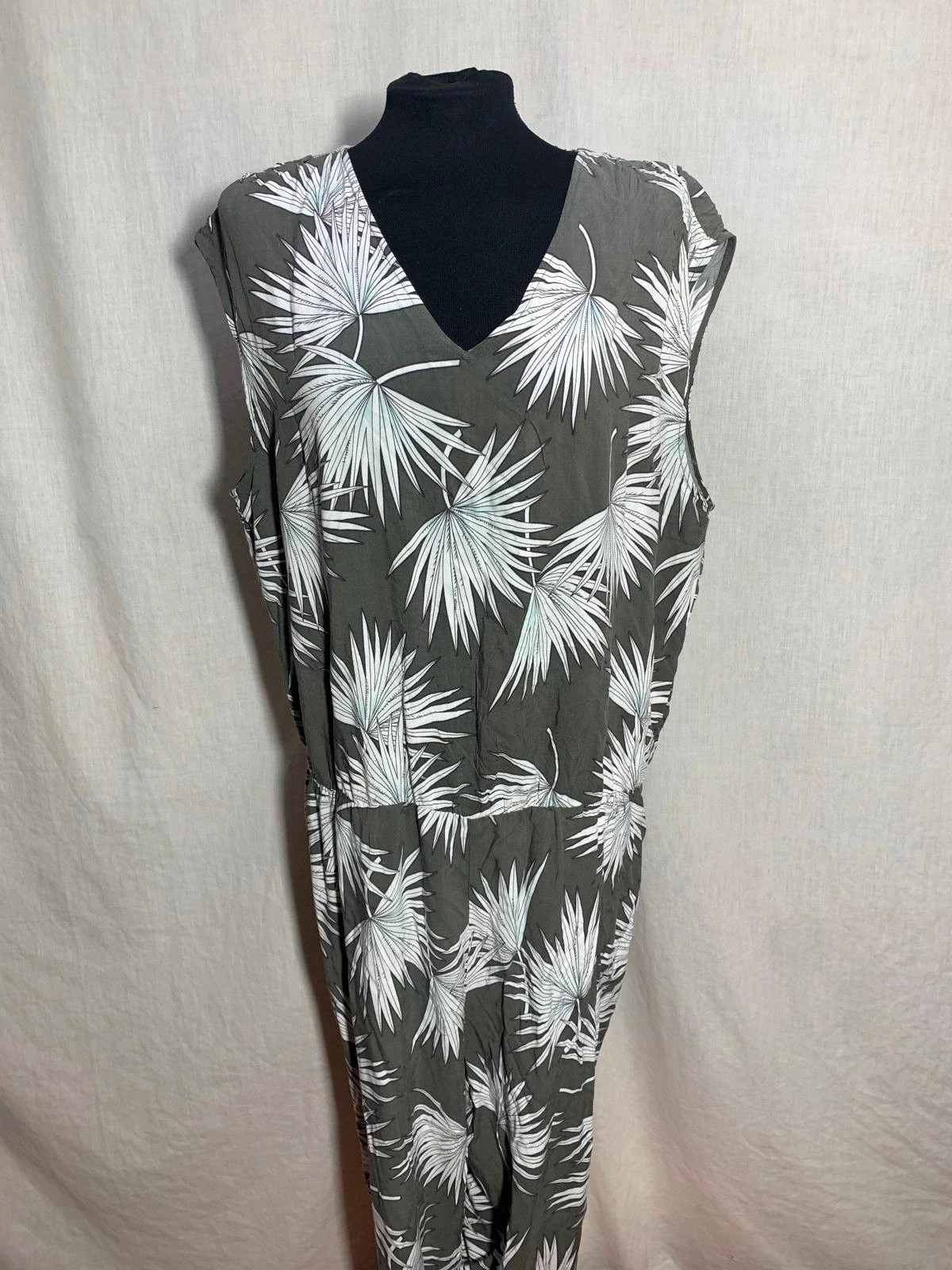 Mono largo sin mangas tropical verde | Tropical jumpsuit | Soya Concept