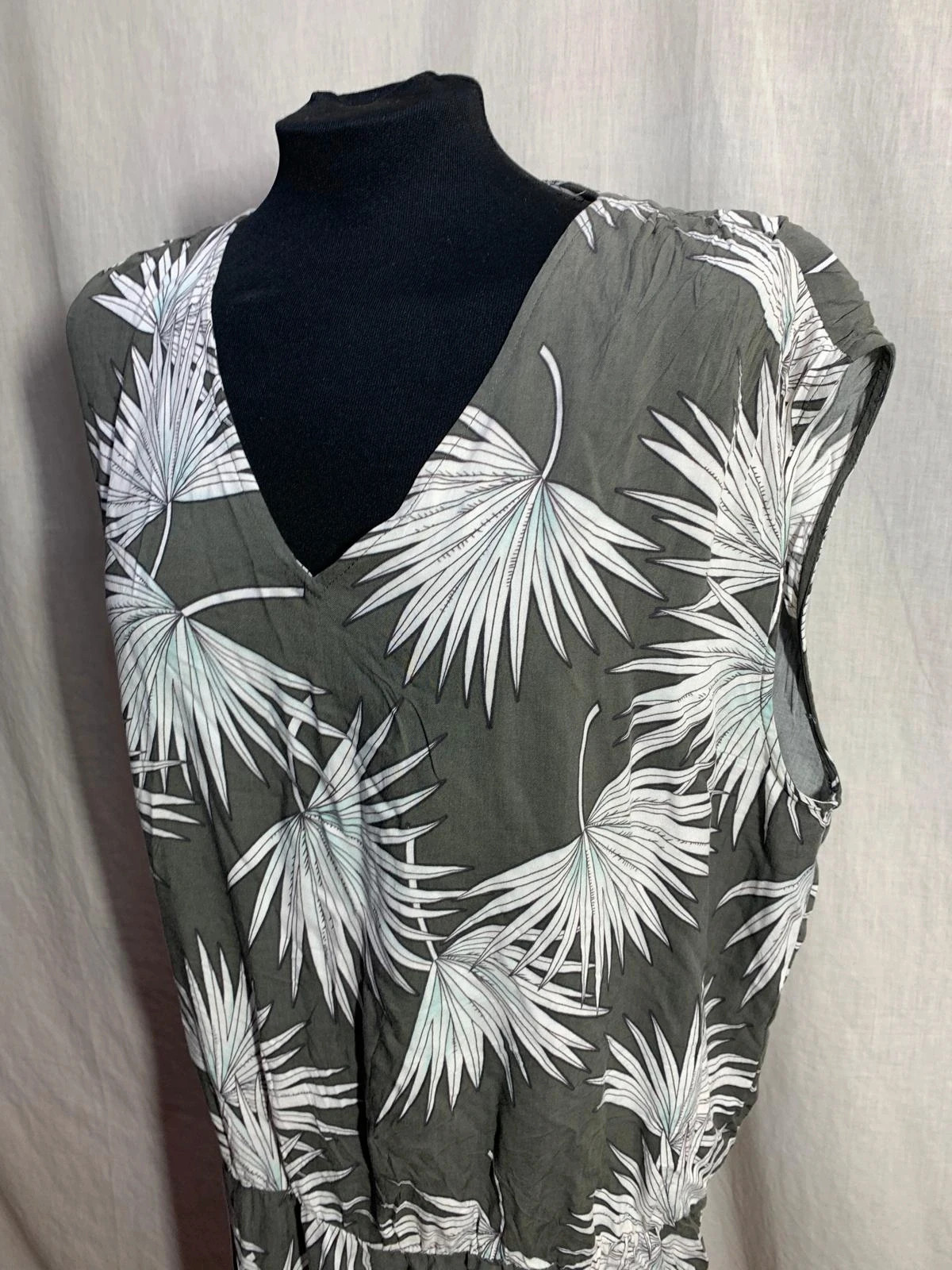 Mono largo sin mangas tropical verde | Tropical jumpsuit | Soya Concept – Soyaconcept – taille XL / 42 / 14 5
