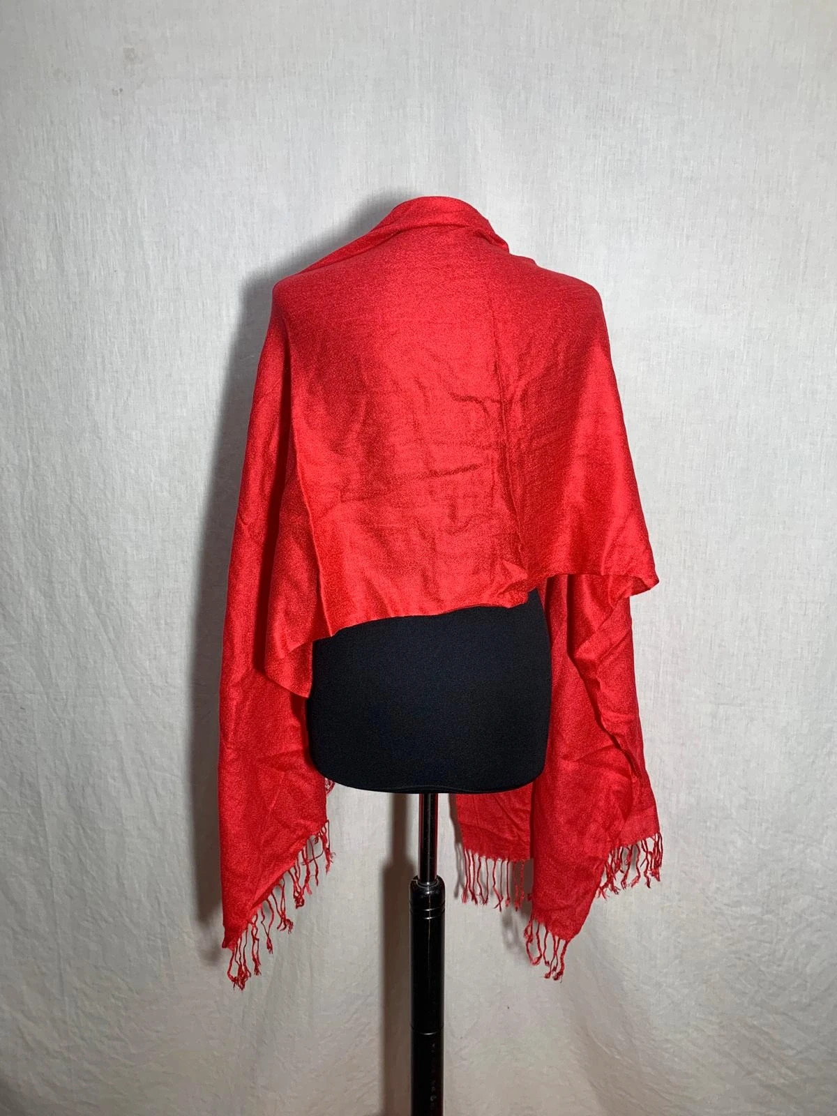 Pashmina / Chal fino rojo con flecos | Red pashmina shawl – Accessorize 2