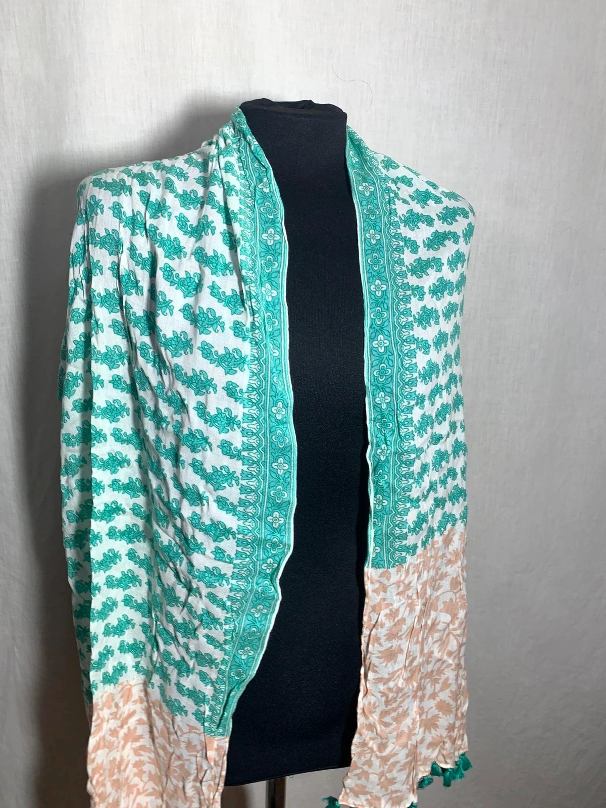 Pañuelo / Fular estampado con borlas | Printed scarf with tassels – Accessorize 4