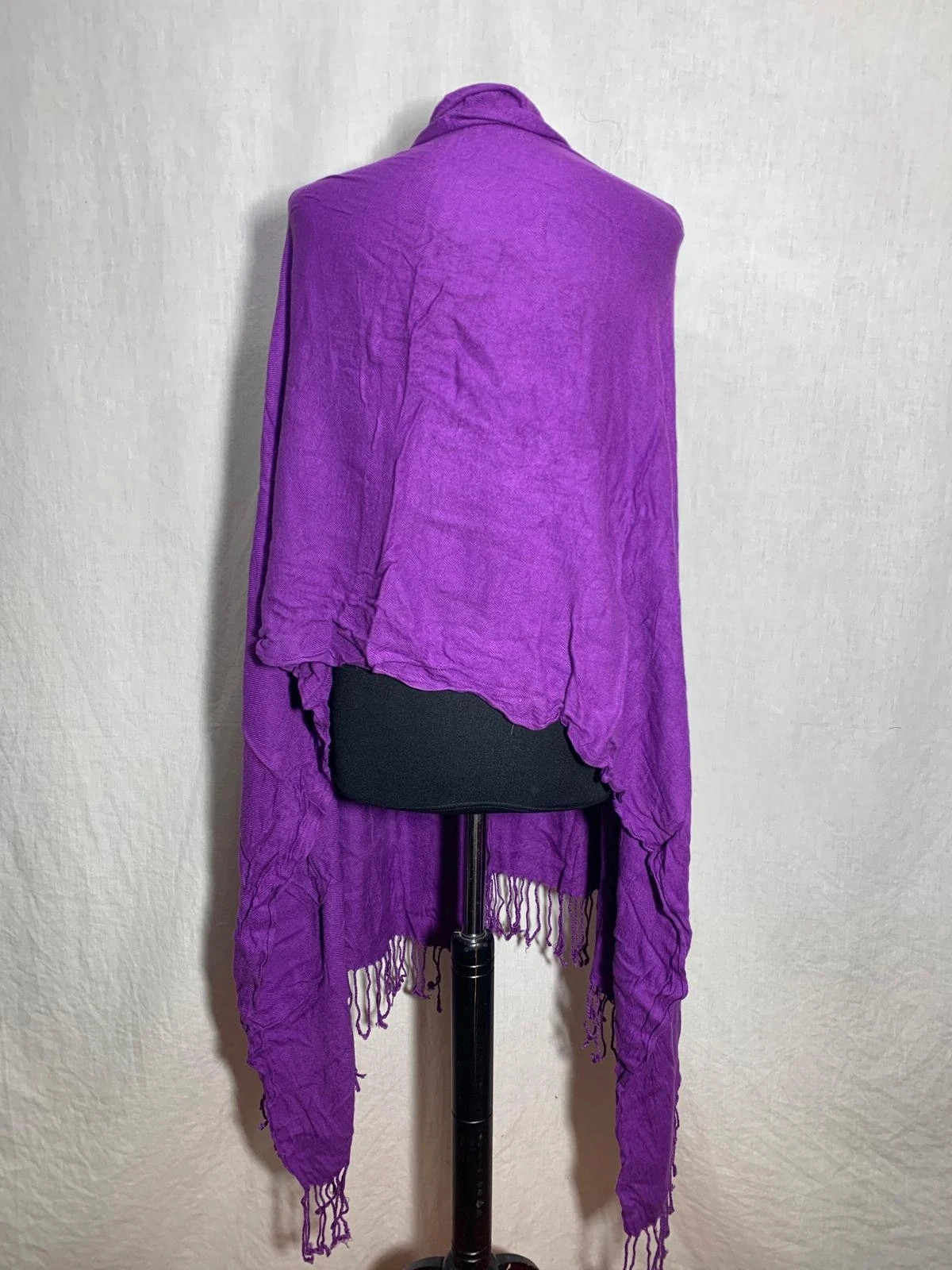 Pañuelo / Chal fino morado con flecos | Purple pashmina shawl – Accessorize 2