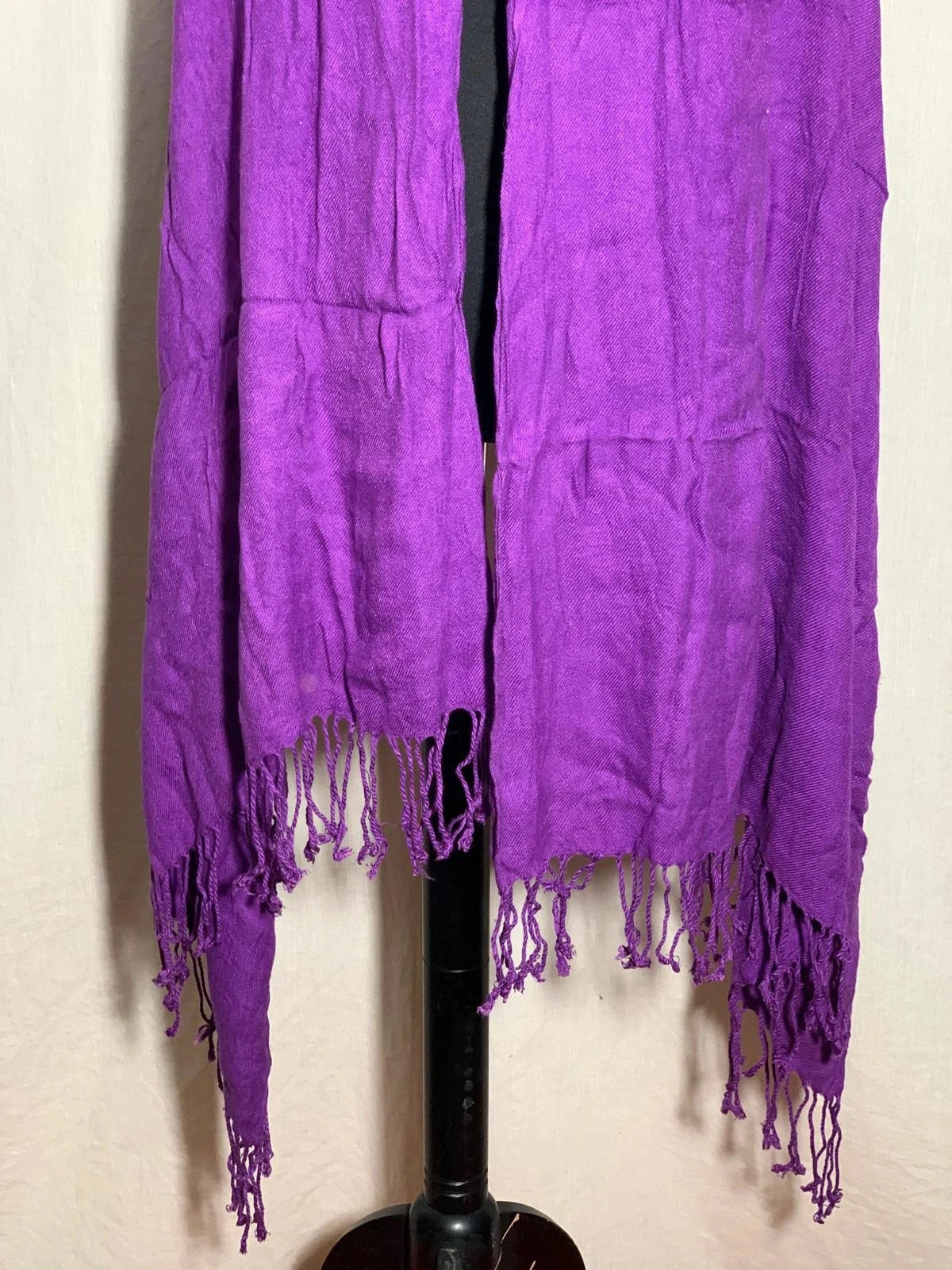 Pañuelo / Chal fino morado con flecos | Purple pashmina shawl – Accessorize 4