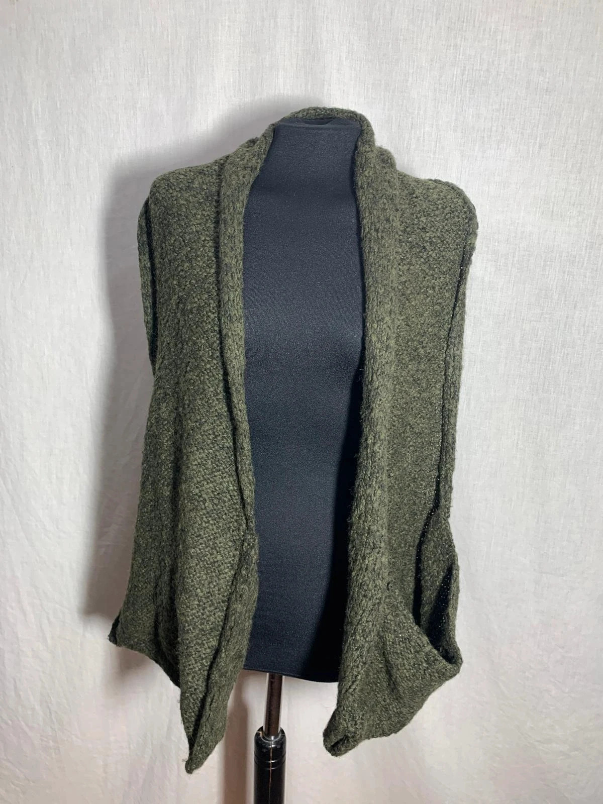 Maxi bufanda / Chal de punto verde caqui con bolsillos | Khaki green scarf / shawl with pockets – Accessories 2