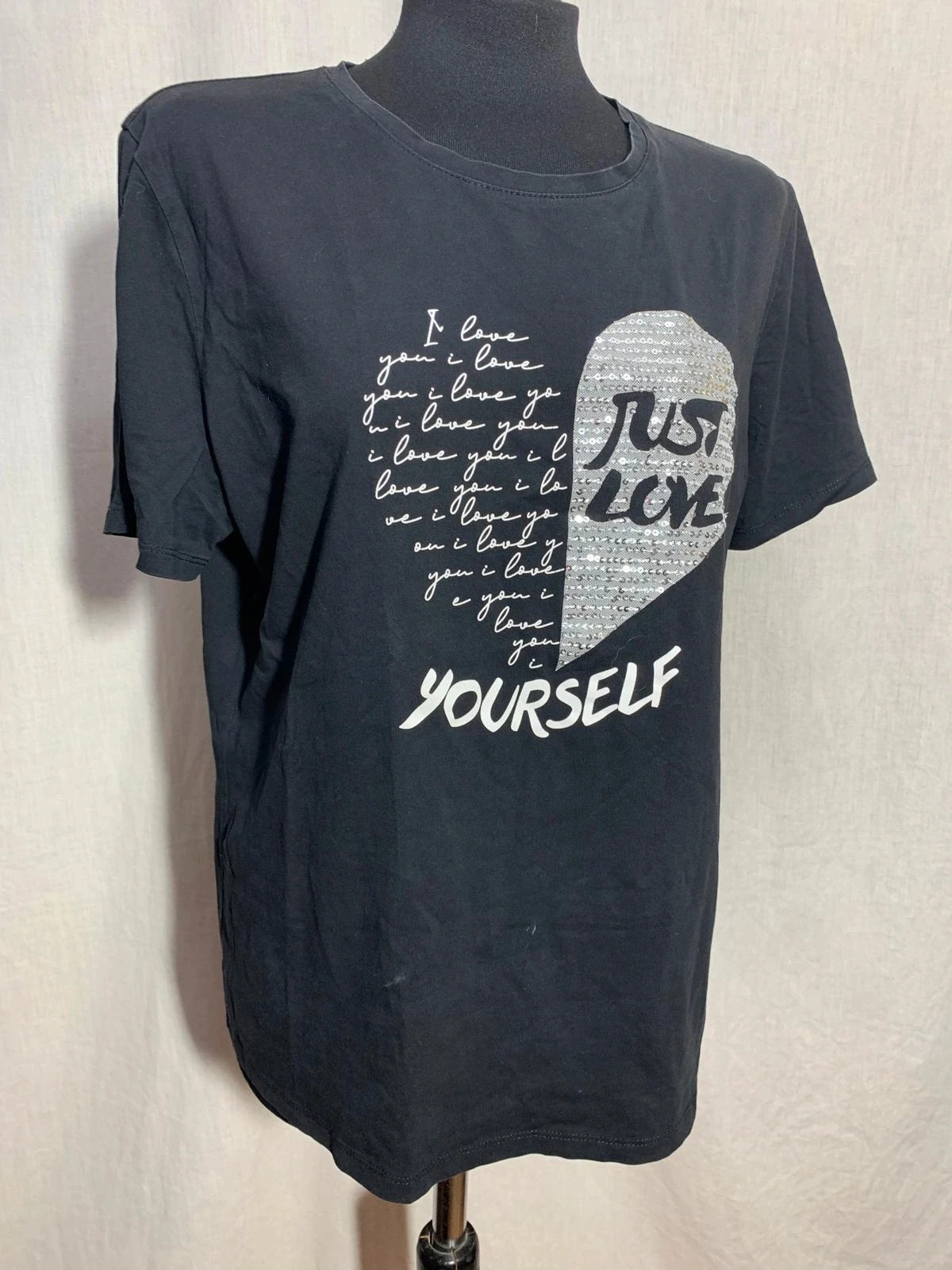 Camiseta negra con lentejuelas y mensaje "Just Love Yourself" | Black sequins t-shirt – Vintage Dressing – taille L / 40 / 12 3