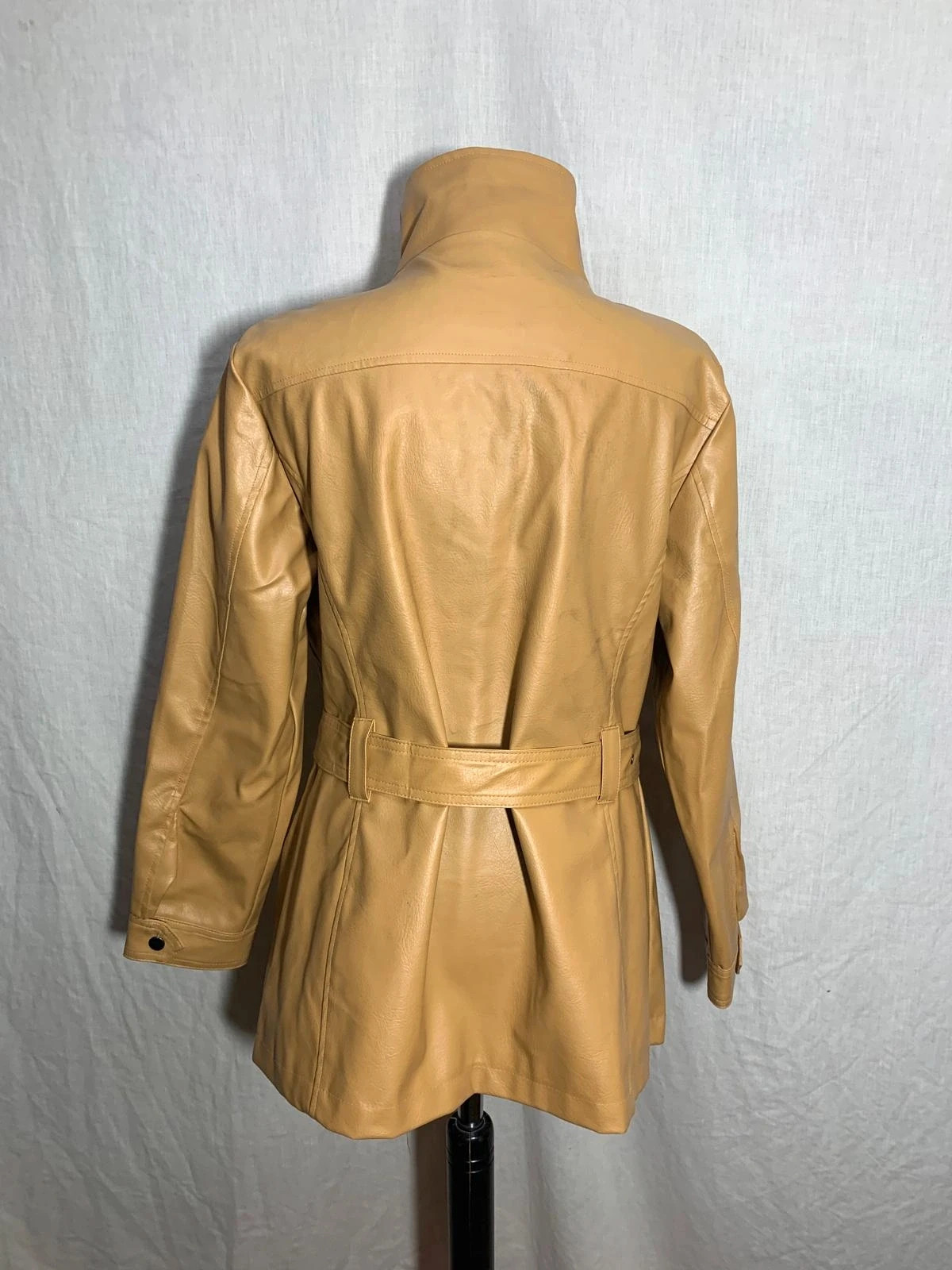 Parka de piel sintética camel con cinturón | Beige faux leather jacket with belt | Carla Ricci – Vintage Dressing – taille XL / 42 / 14 2
