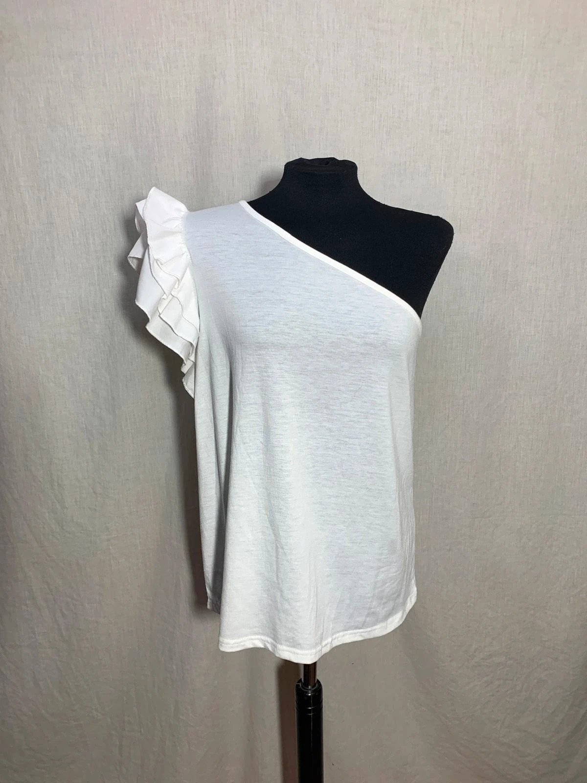 Blusa asimétrica blanca con volante en el hombro | White one-shoulder ruffle blouse | Shein – Shein – taille L / 40 / 12 3