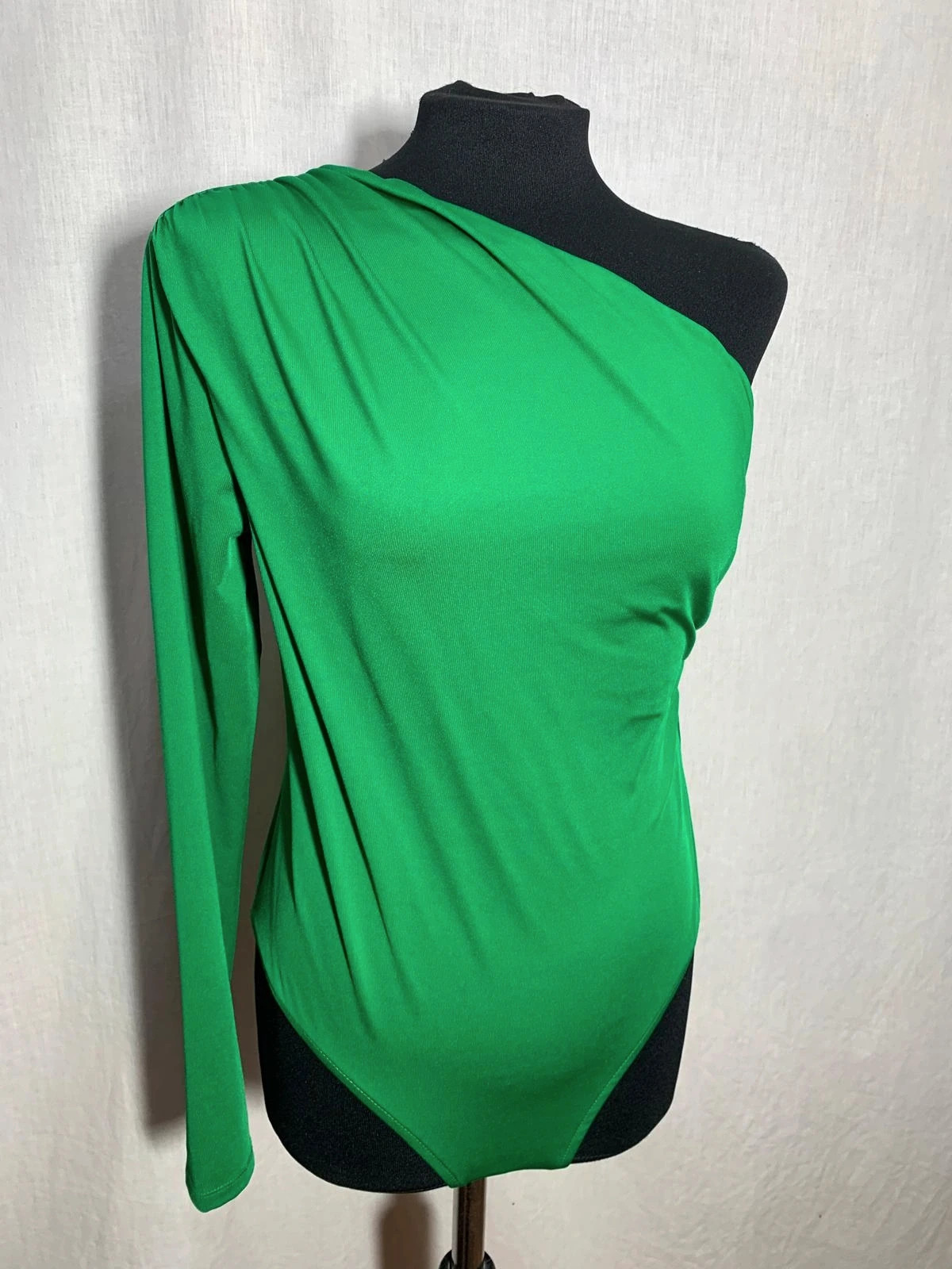 Body asimétrico de una manga verde | Green one-shoulder bodysuit | Zara – Zara – taille L / 40 / 12 3