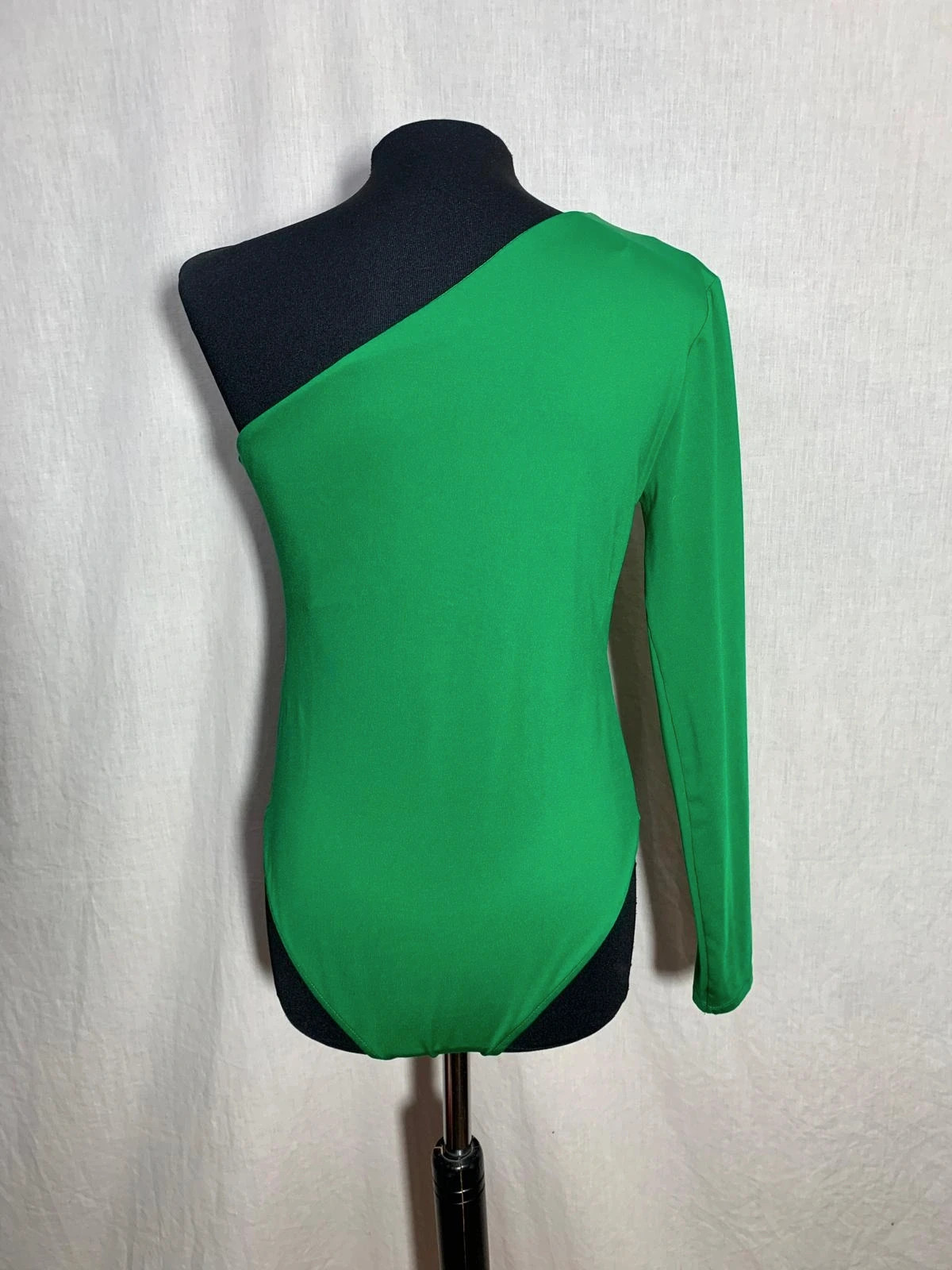 Body asimétrico de una manga verde | Green one-shoulder bodysuit | Zara – Zara – taille L / 40 / 12 2