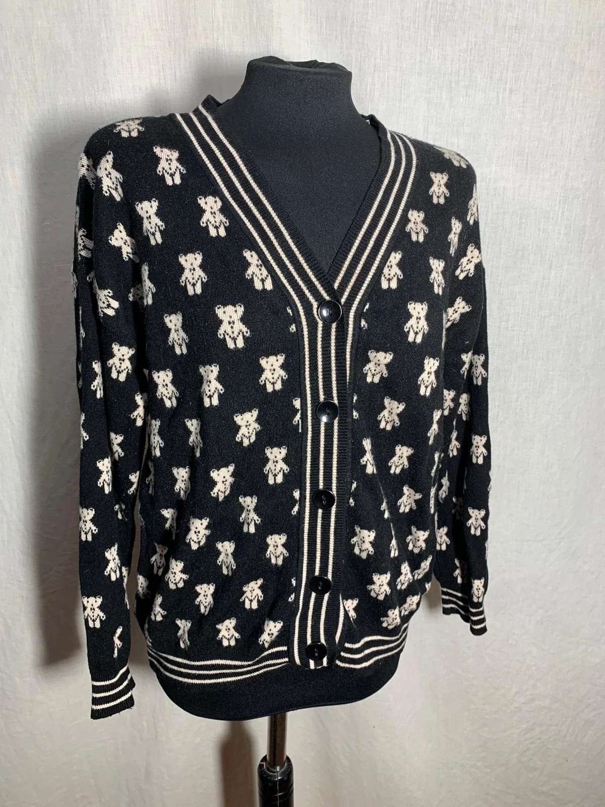 Cárdigan negro de punto con estampado de ositos | Black Teddy bear printed knit cardigan | Tiramisú – Tiramisu – taille Taille unique 3