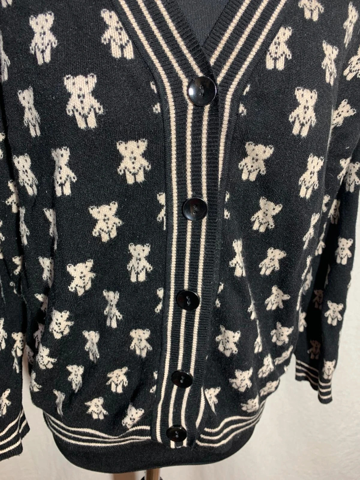 Cárdigan negro de punto con estampado de ositos | Black Teddy bear printed knit cardigan | Tiramisú – Tiramisu – taille Taille unique 4