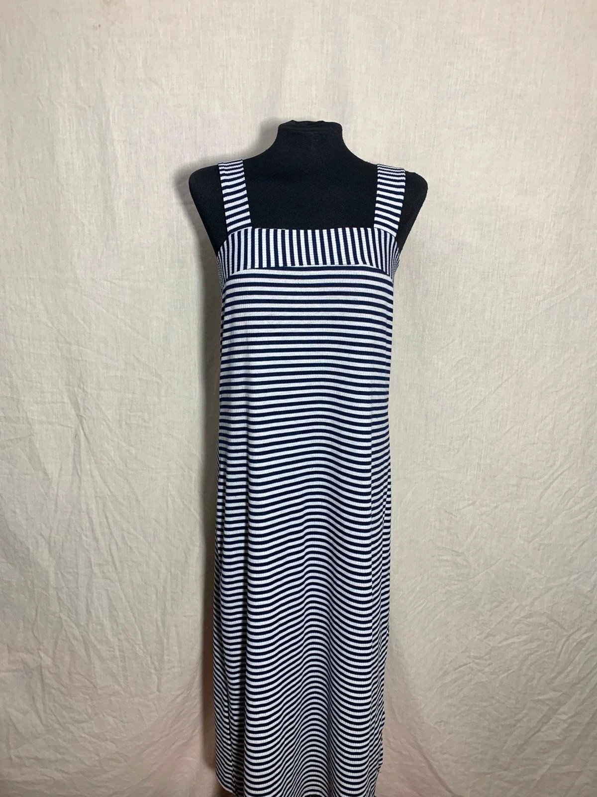 Vestido largo de tirantes a rayas | Striped maxi dress | Encuentro