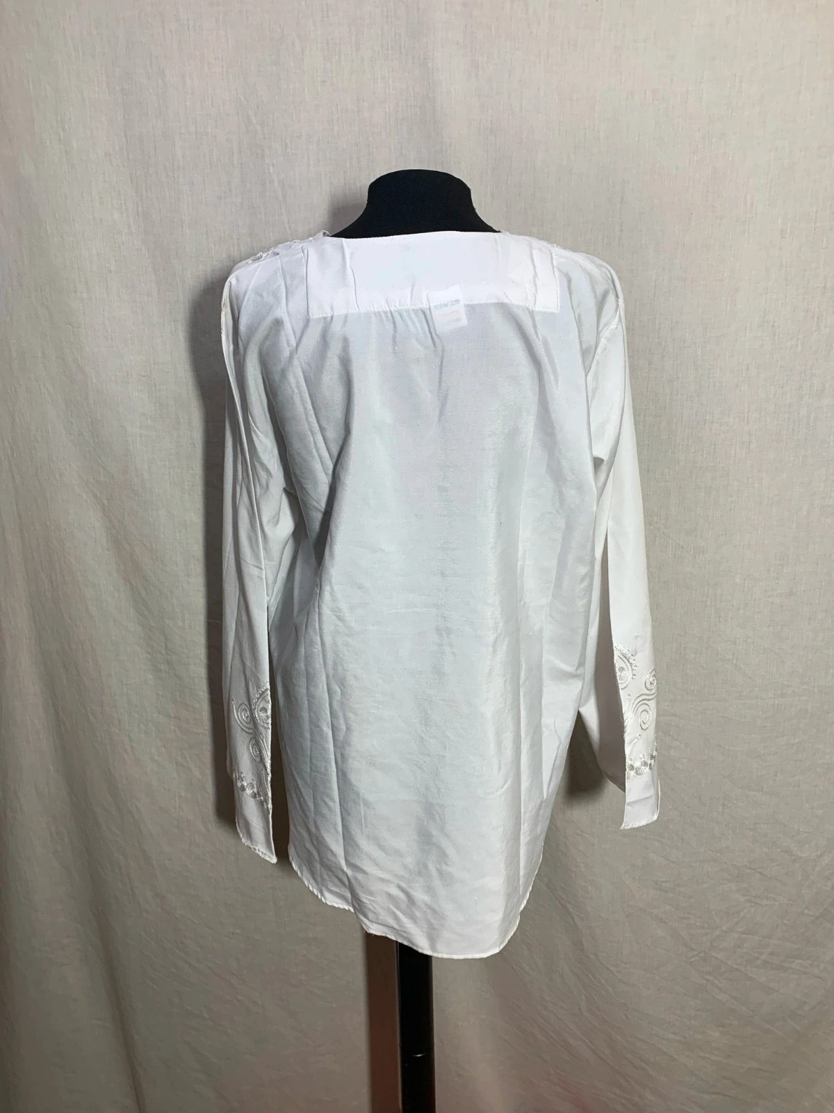 Blusa blanca con detalles bordados | White embroidered blouse – taille XXL / 44 / 16 2