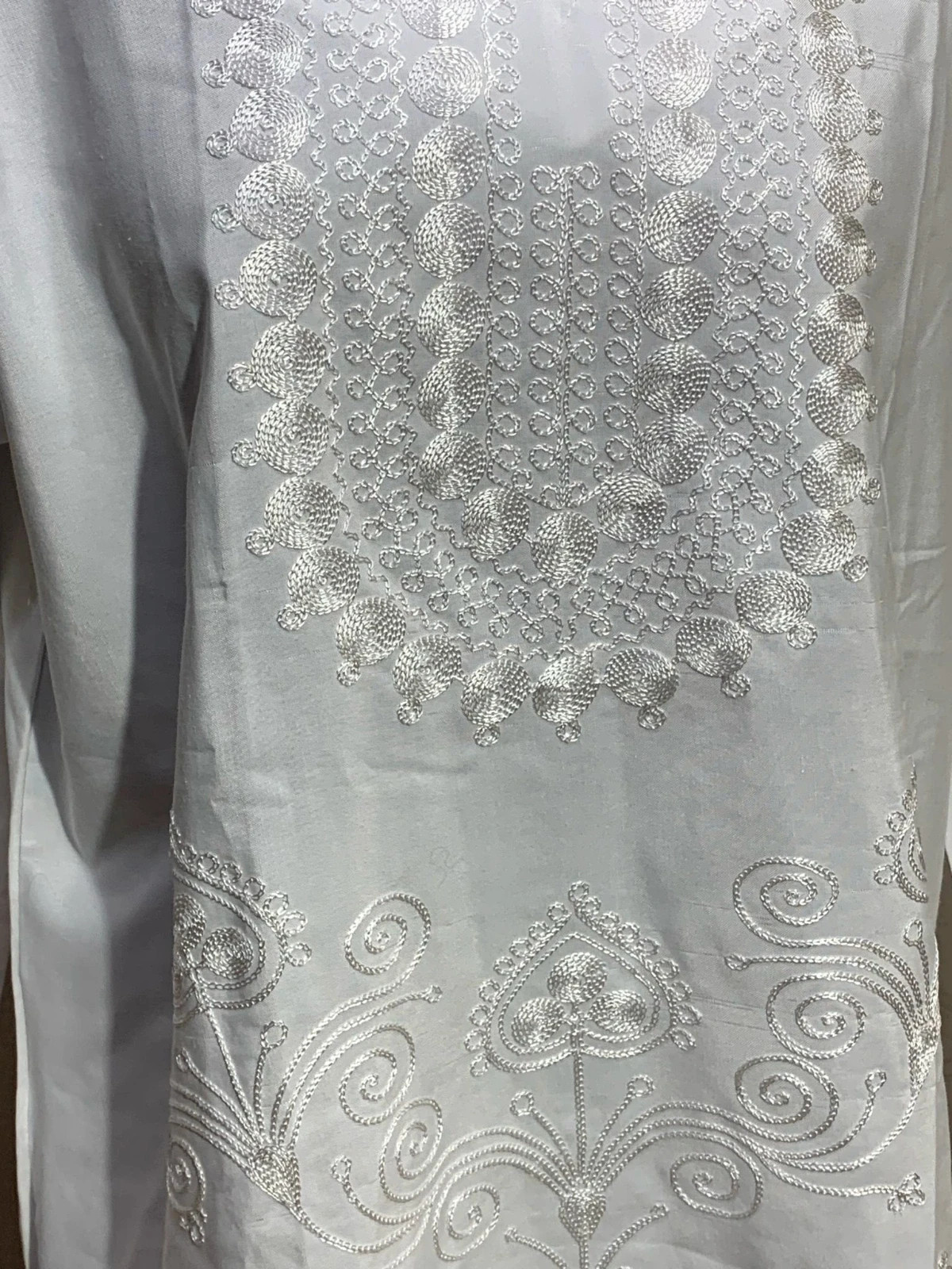 Blusa blanca con detalles bordados | White embroidered blouse – taille XXL / 44 / 16 5