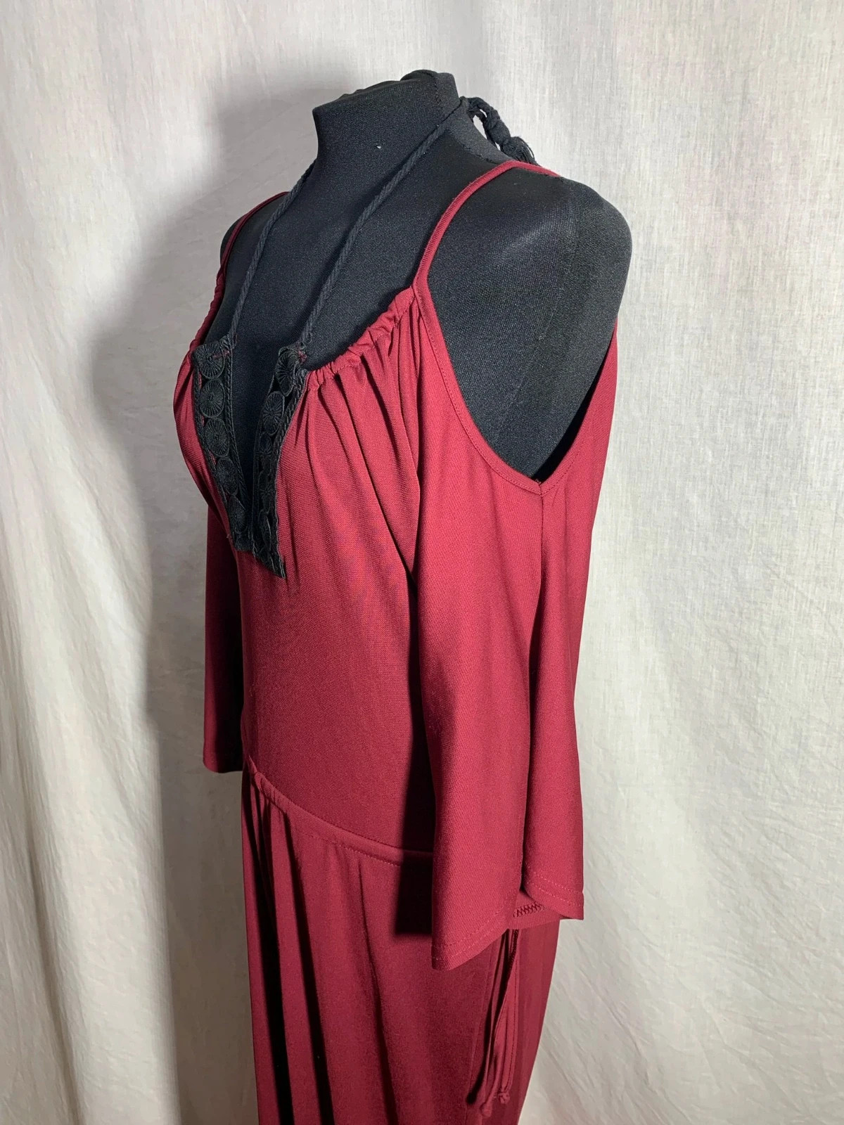 Mono largo de fiesta granate | Maroon off-shoulder party jumpsuit | Sara León – Sara León – taille XL / 42 / 14 5