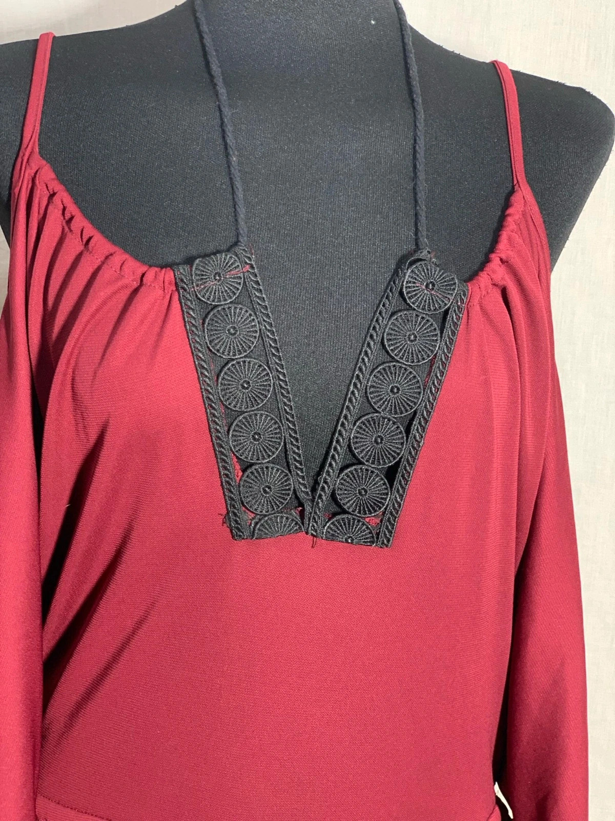 Mono largo de fiesta granate | Maroon off-shoulder party jumpsuit | Sara León – Sara León – taille XL / 42 / 14 4