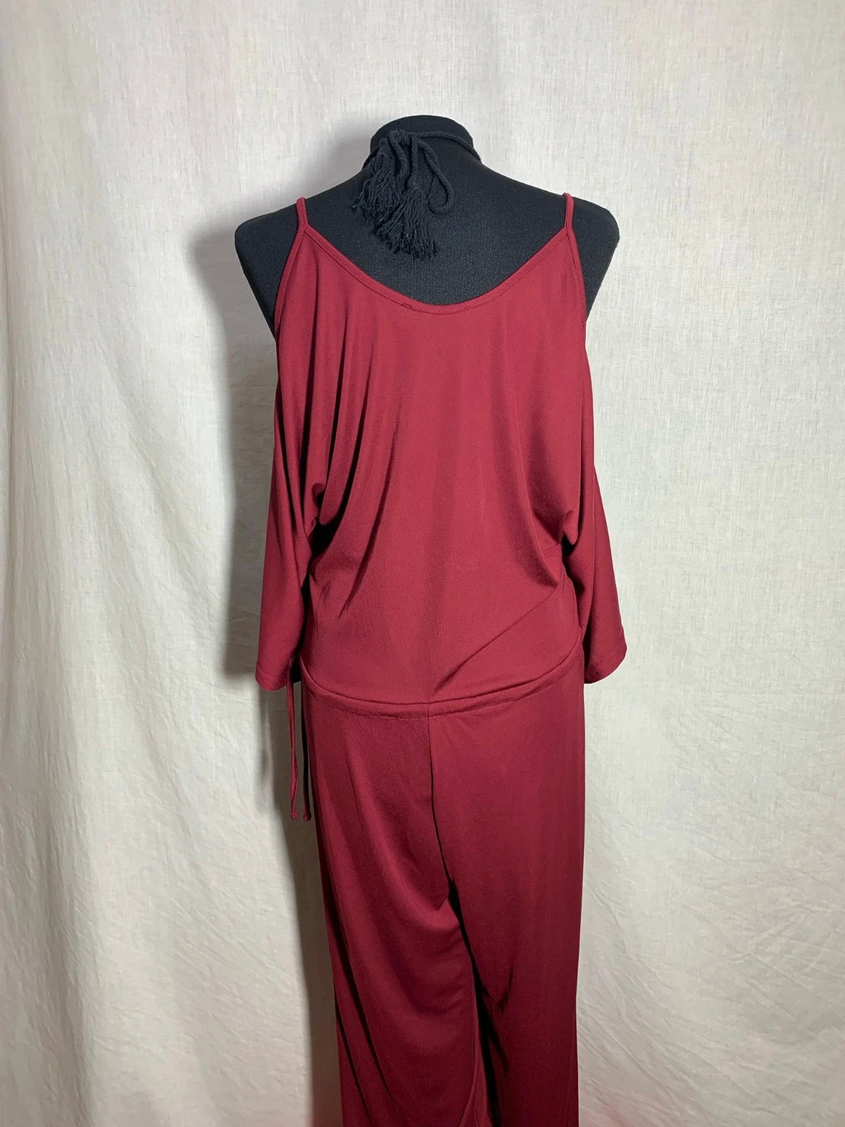 Mono largo de fiesta granate | Maroon off-shoulder party jumpsuit | Sara León – Sara León – taille XL / 42 / 14 2