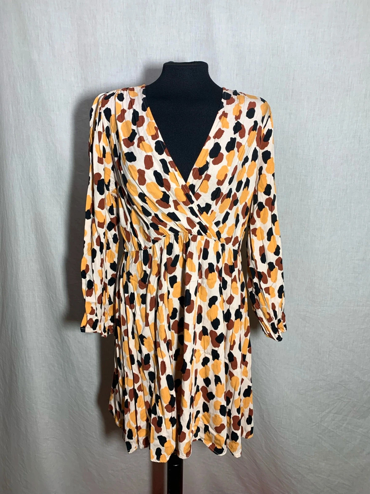Vestido estampado | Abstract asymmetric print wrap dress