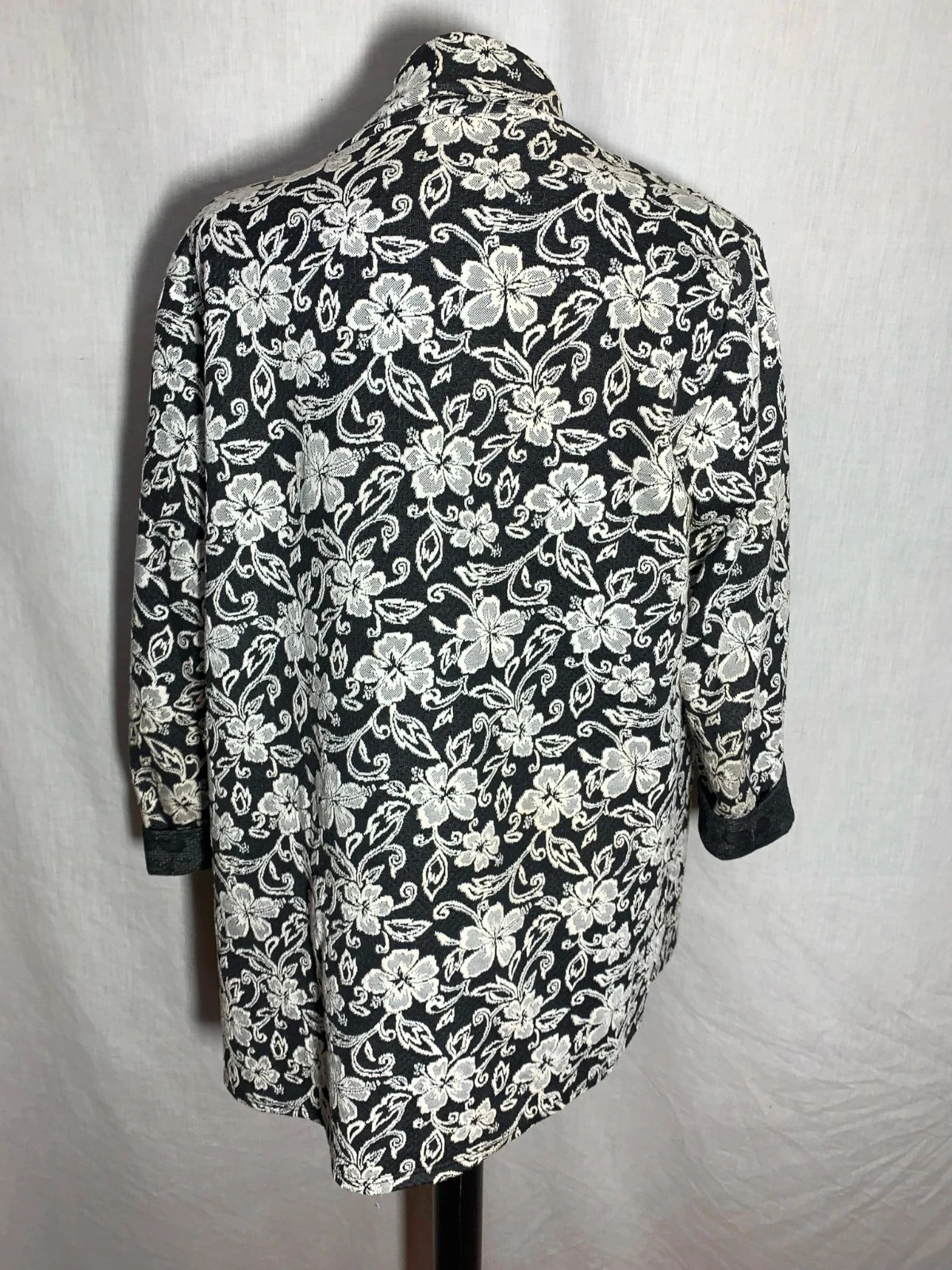 Chaqueta de Vestir Negra con Estampado Floral Blanco | Floral Print Smart Jacket – Vintage Dressing – taille Taille unique 5