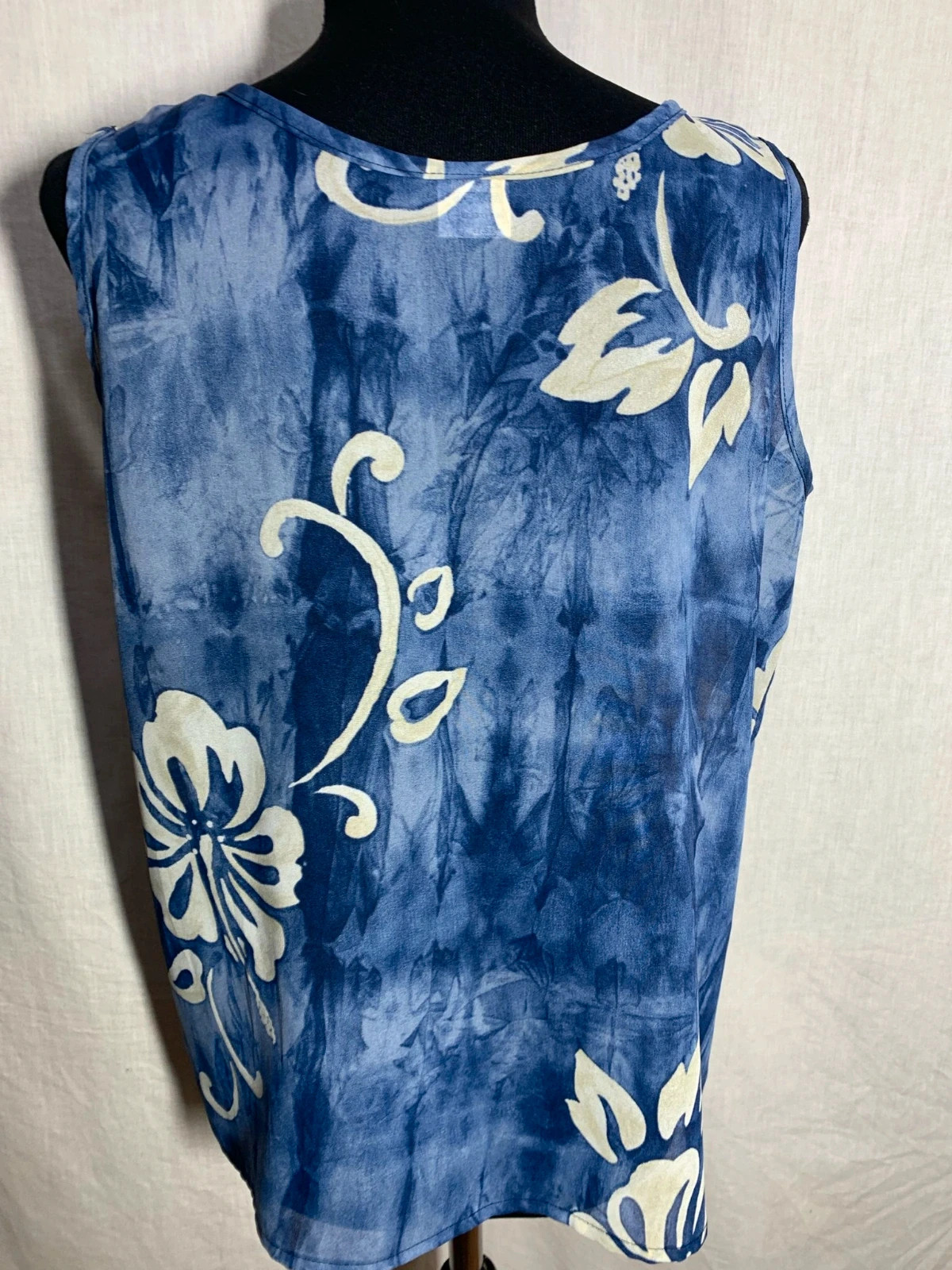 Blusa Azul sin Mangas con Estampado Floral | Blue Sleeveless Floral Blouse – Vintage Dressing – taille XXL / 44 / 16 5