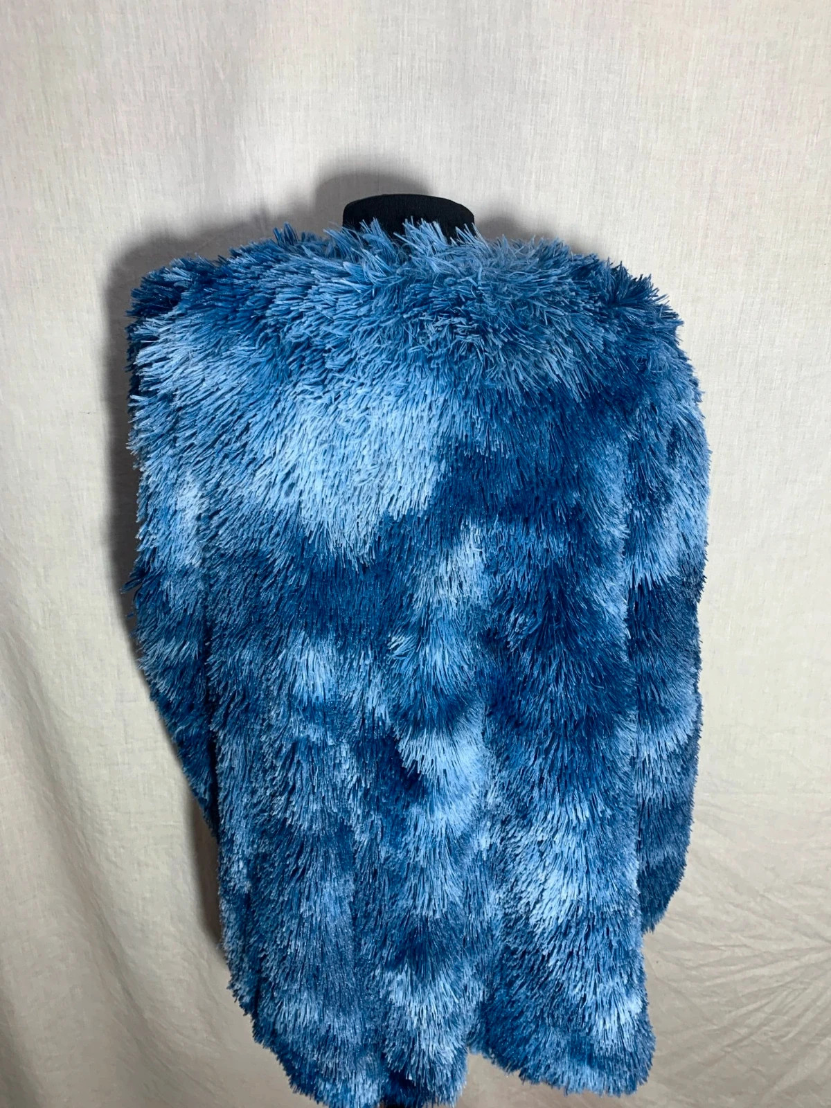 Capa de Pelo Azul sin Botones | Blue Faux Fur Open Cape – Vintage Dressing – taille Taille unique 4