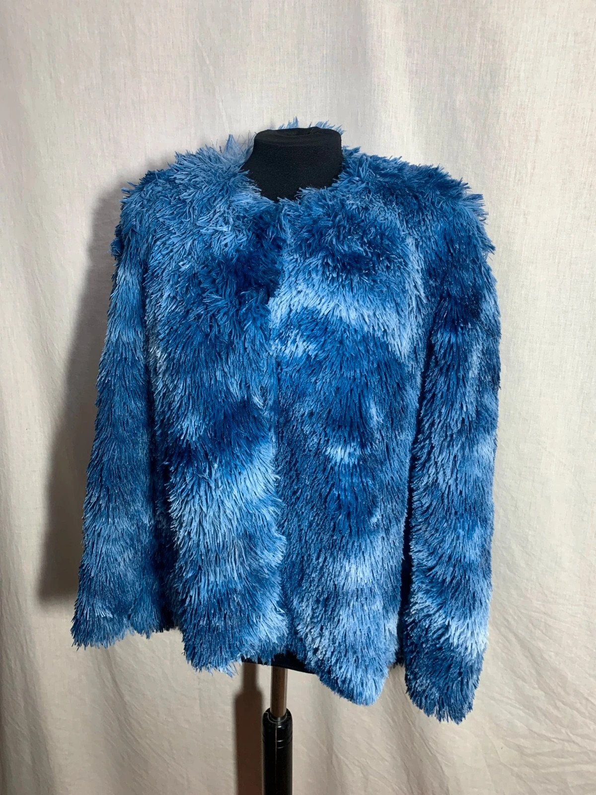 Capa de Pelo Azul sin Botones | Blue Faux Fur Open Cape – Vintage Dressing – taille Taille unique 2