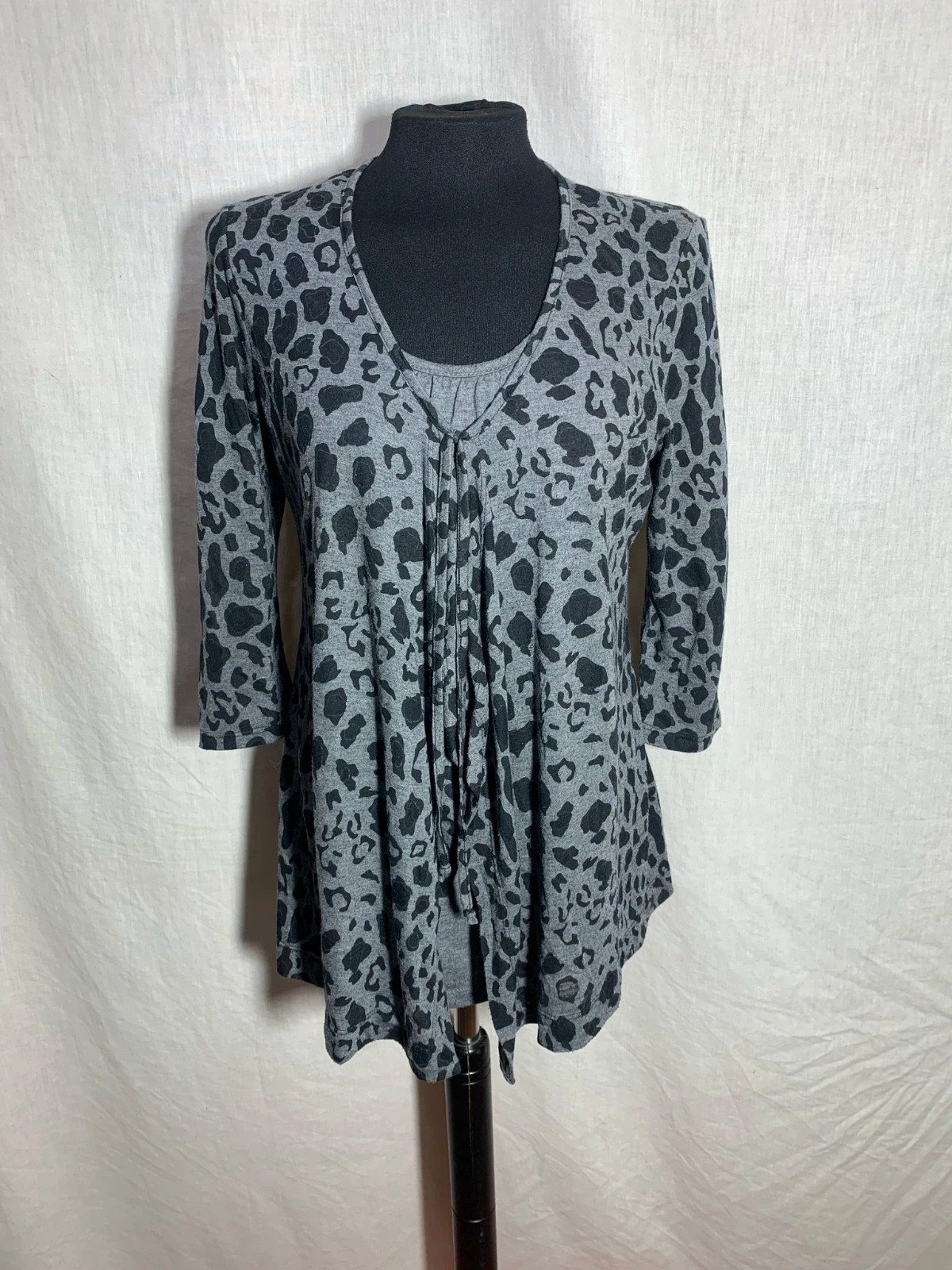 Blusa con Estampado de Leopardo Gris | Grey Leopard Print Blouse | Festa