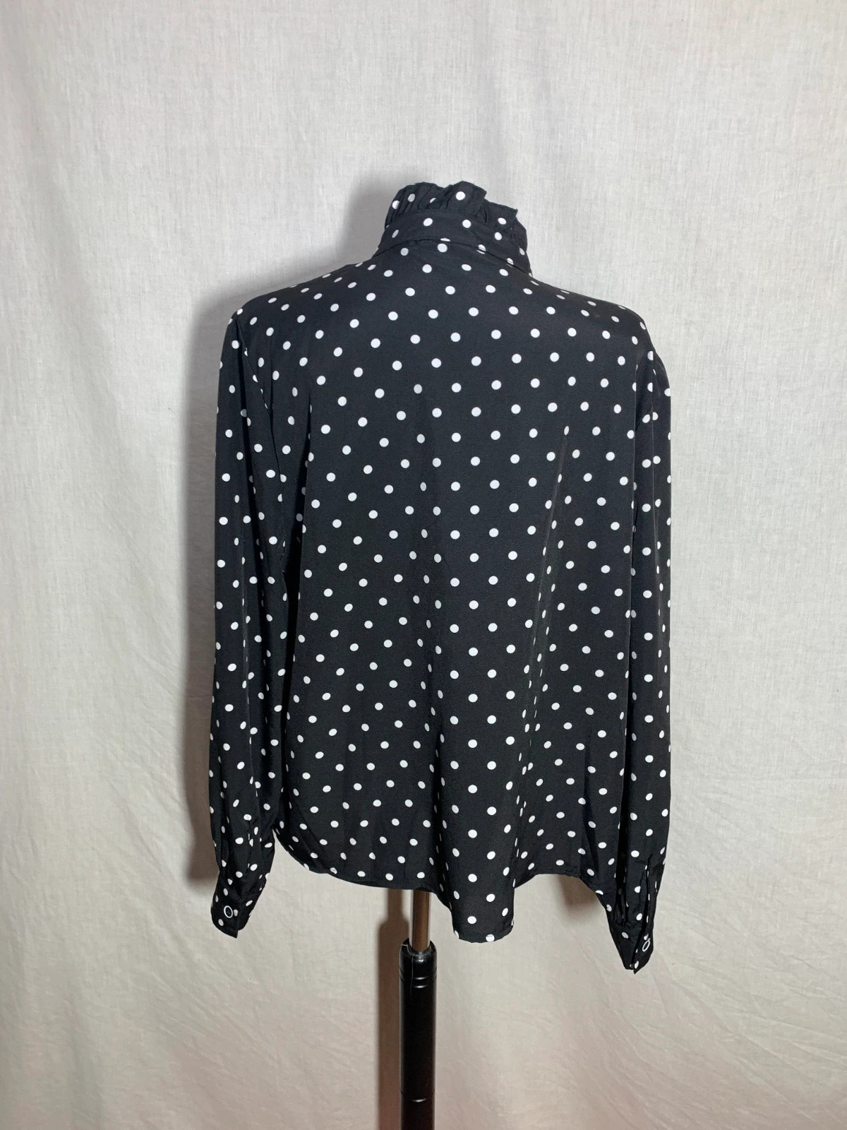 Blusa Negra de Lunares con Chorreras | Black Polka Dot Ruffle Blouse – Fashion – taille XXL / 44 / 16 2