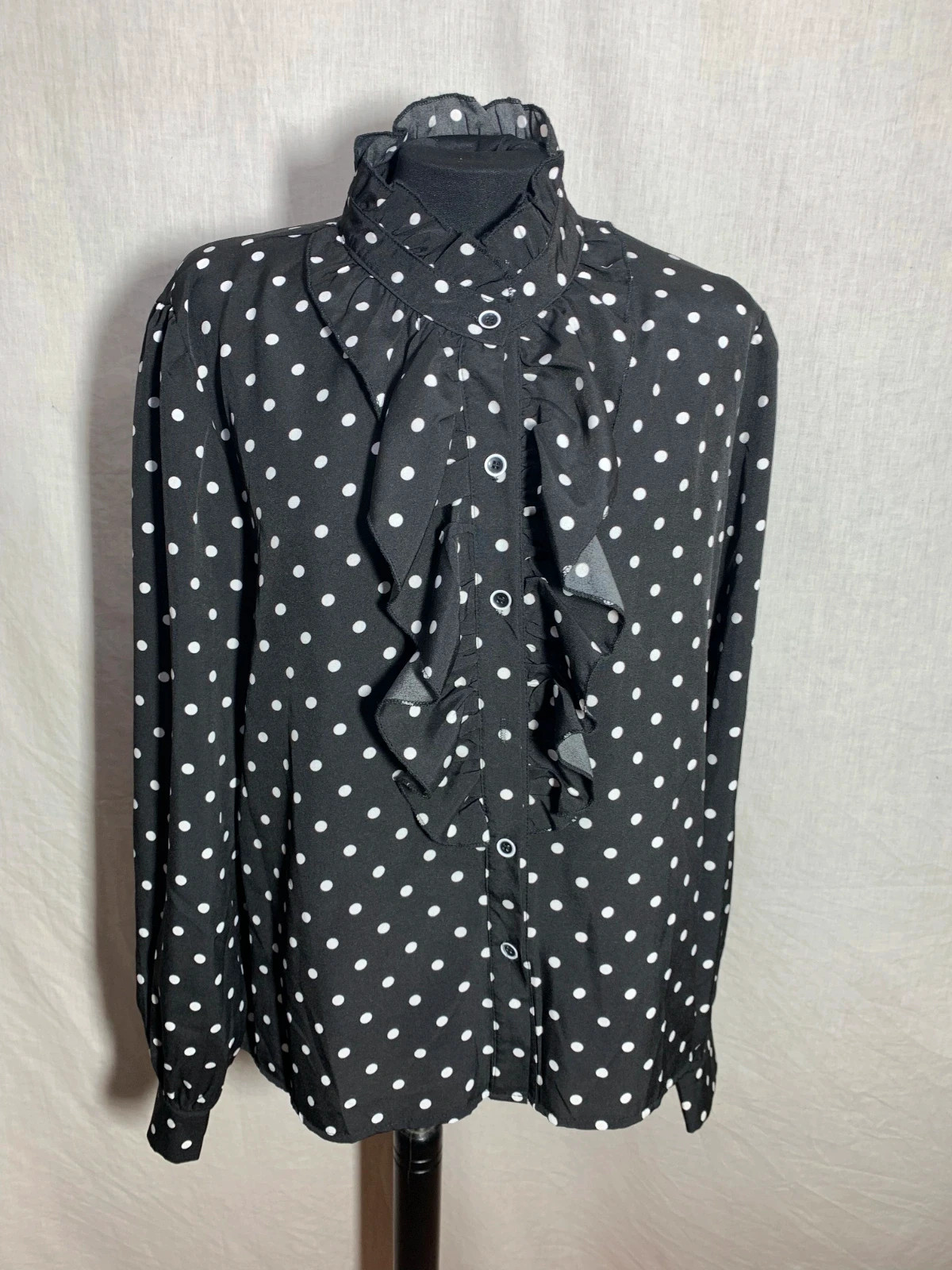 Blusa Negra de Lunares con Chorreras | Black Polka Dot Ruffle Blouse – Fashion – taille XXL / 44 / 16 4