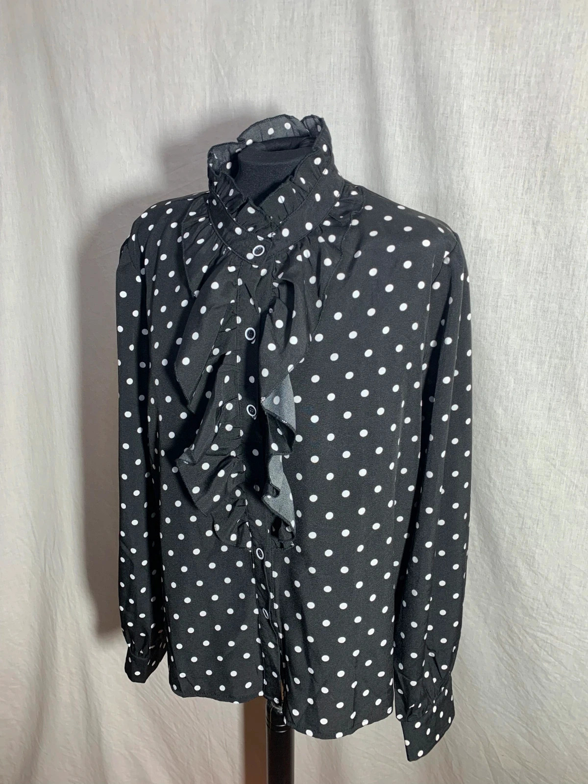 Blusa Negra de Lunares con Chorreras | Black Polka Dot Ruffle Blouse – Fashion – taille XXL / 44 / 16 3