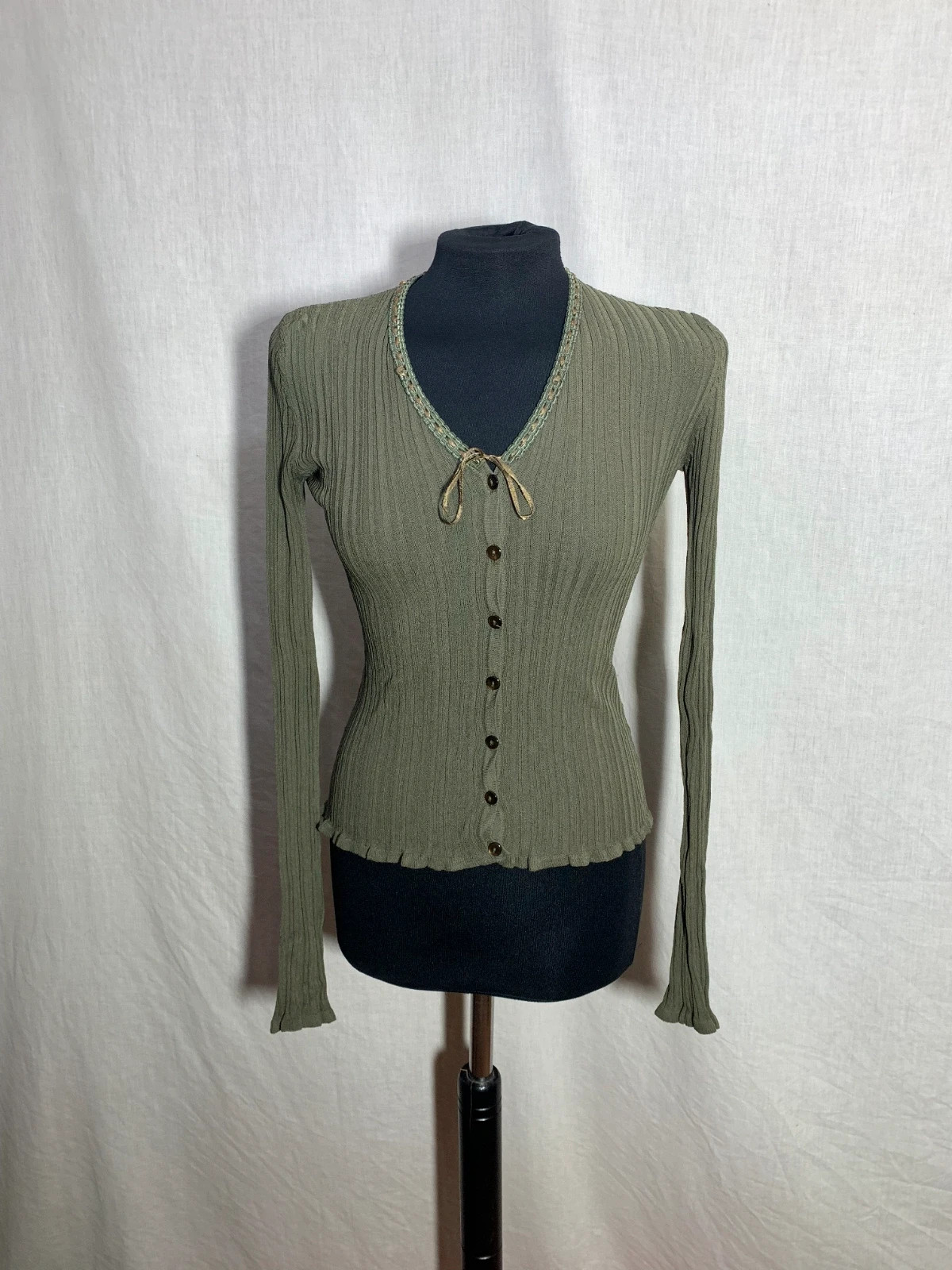 Camiseta de Manga Larga Verde Oliva | Olive Green Long Sleeve Top – Fashion – taille S / 36 / 8
