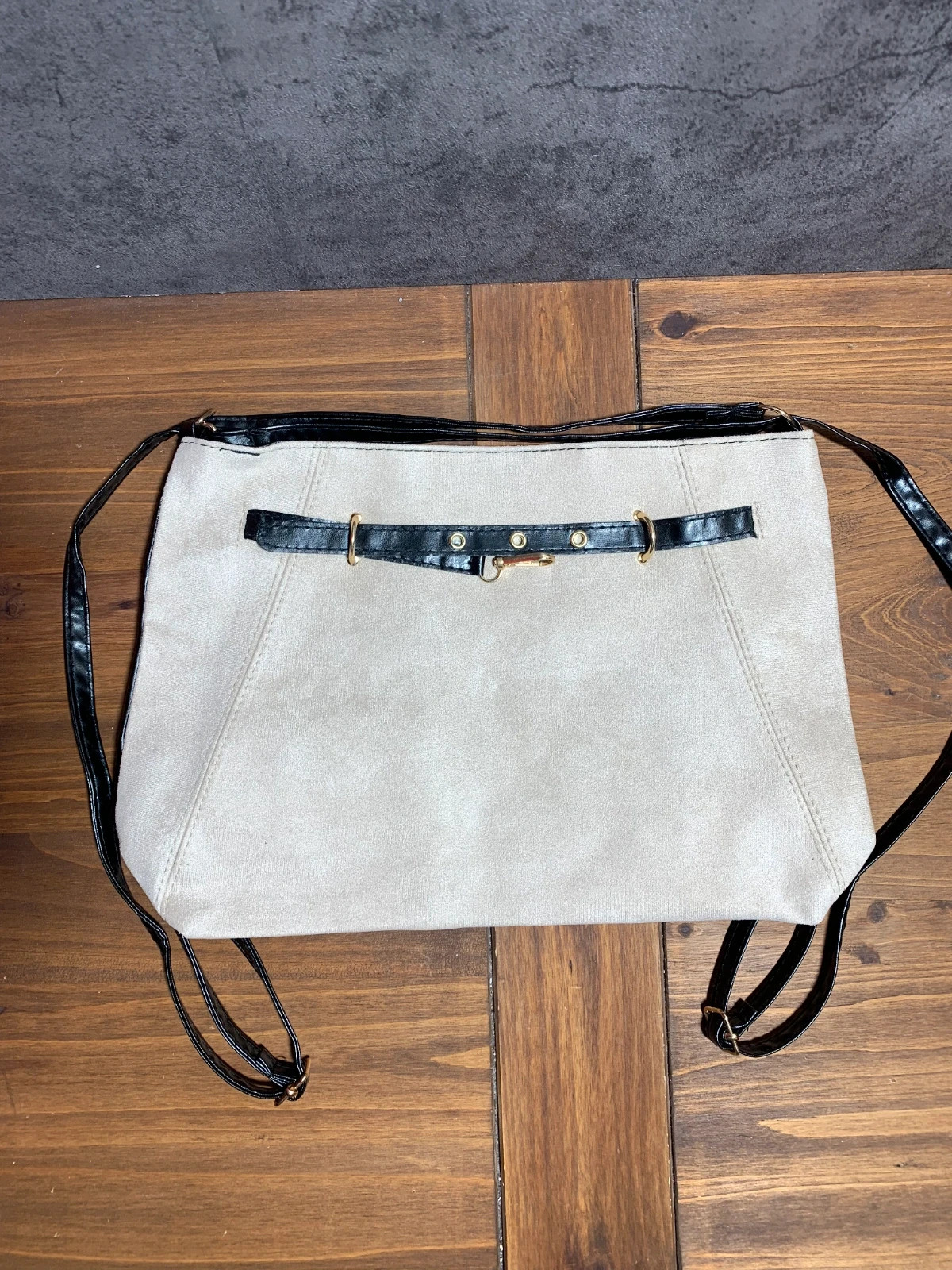 Bolso bandolera beige efecto ante | Beige faux suede crossbody bag – Fashion 2
