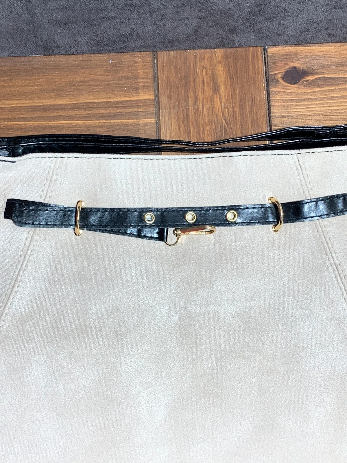 Bolso bandolera beige efecto ante | Beige faux suede crossbody bag – Fashion 5