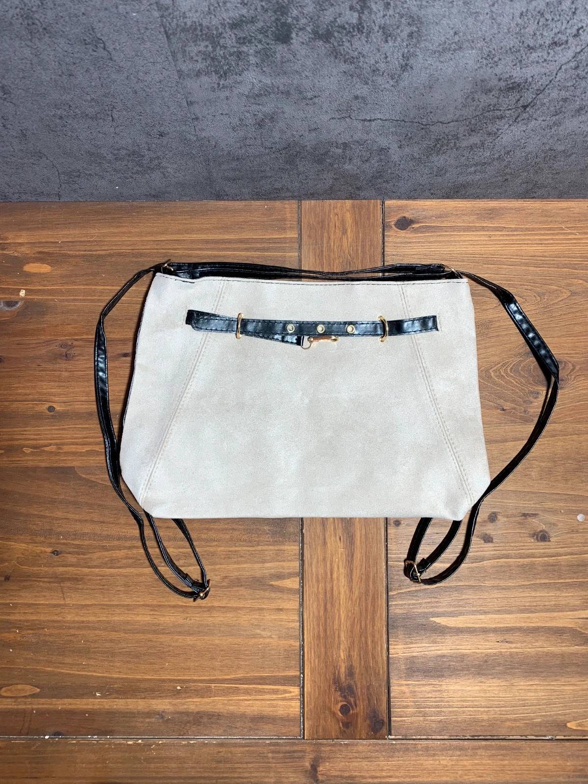 Bolso bandolera beige efecto ante | Beige faux suede crossbody bag – Fashion