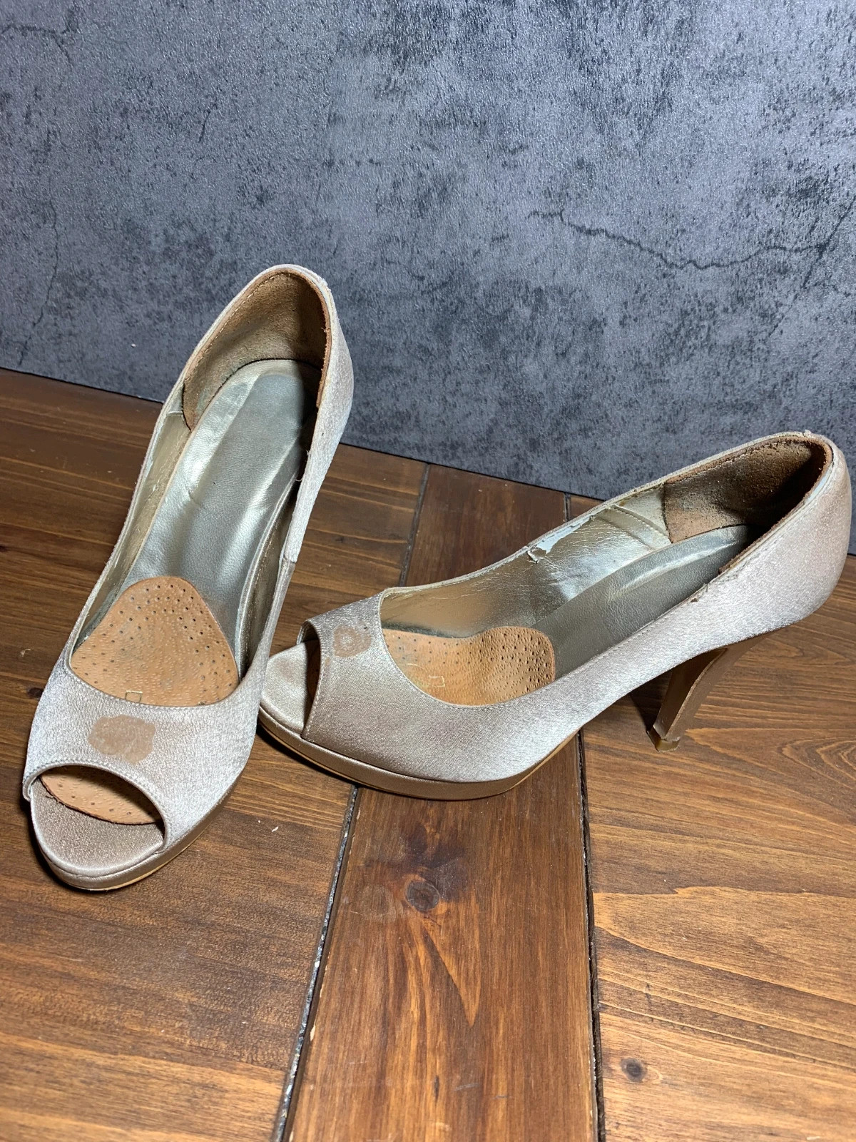 Zapatos de tacón "peep toe" satinados | Satin peep toe heels | dm – Vintage Dressing – taille 37 2
