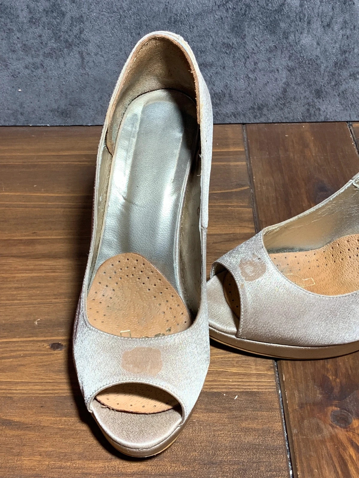 Zapatos de tacón "peep toe" satinados | Satin peep toe heels | dm – Vintage Dressing – taille 37 3