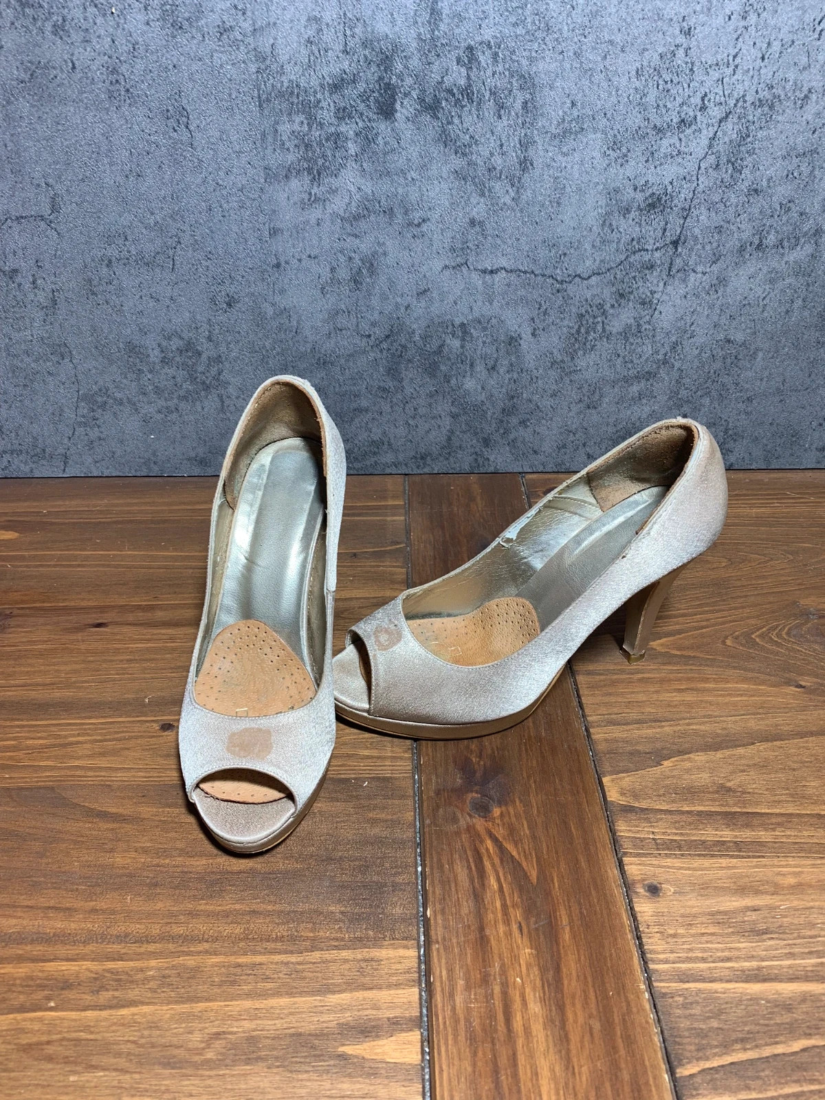 Zapatos de tacón "peep toe" satinados | Satin peep toe heels | dm – Vintage Dressing – taille 37
