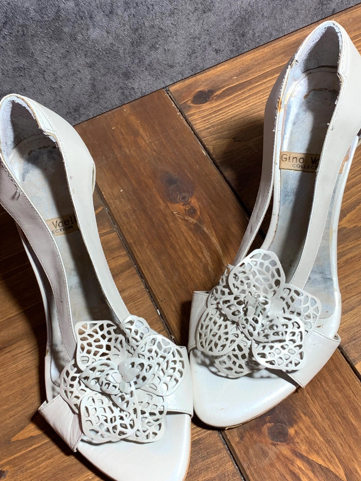 Zapatos tacón blanco flor calada | White flower heel shoes | Gino Vaello – Vintage Dressing – taille 37 3